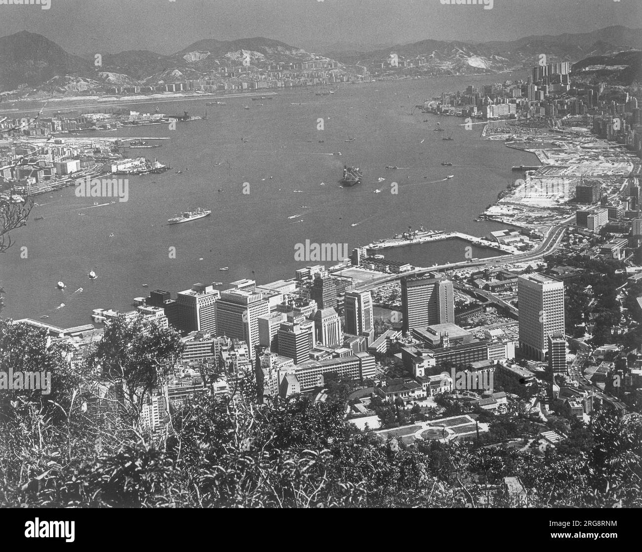 Port de Hong Kong vu de Victoria Peak montrant des terres récupérées à Wanchai. Banque D'Images