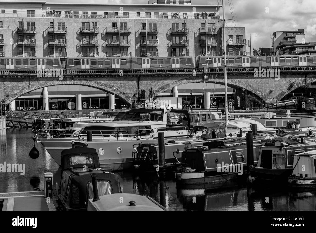 Londres le long de Regent's Canal Banque D'Images