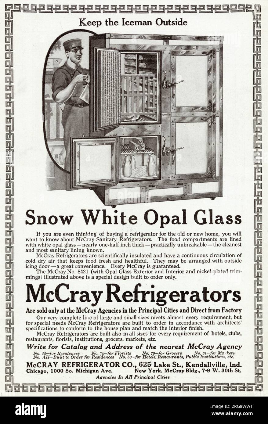 Publicité américaine pour réfrigérateurs McCray - Snow White Opal Glass. Compartiments alimentaires avec moteur électrique avec garnitures nickelées doublées de verre opale blanc et circulation continue d'air froid sec. Banque D'Images