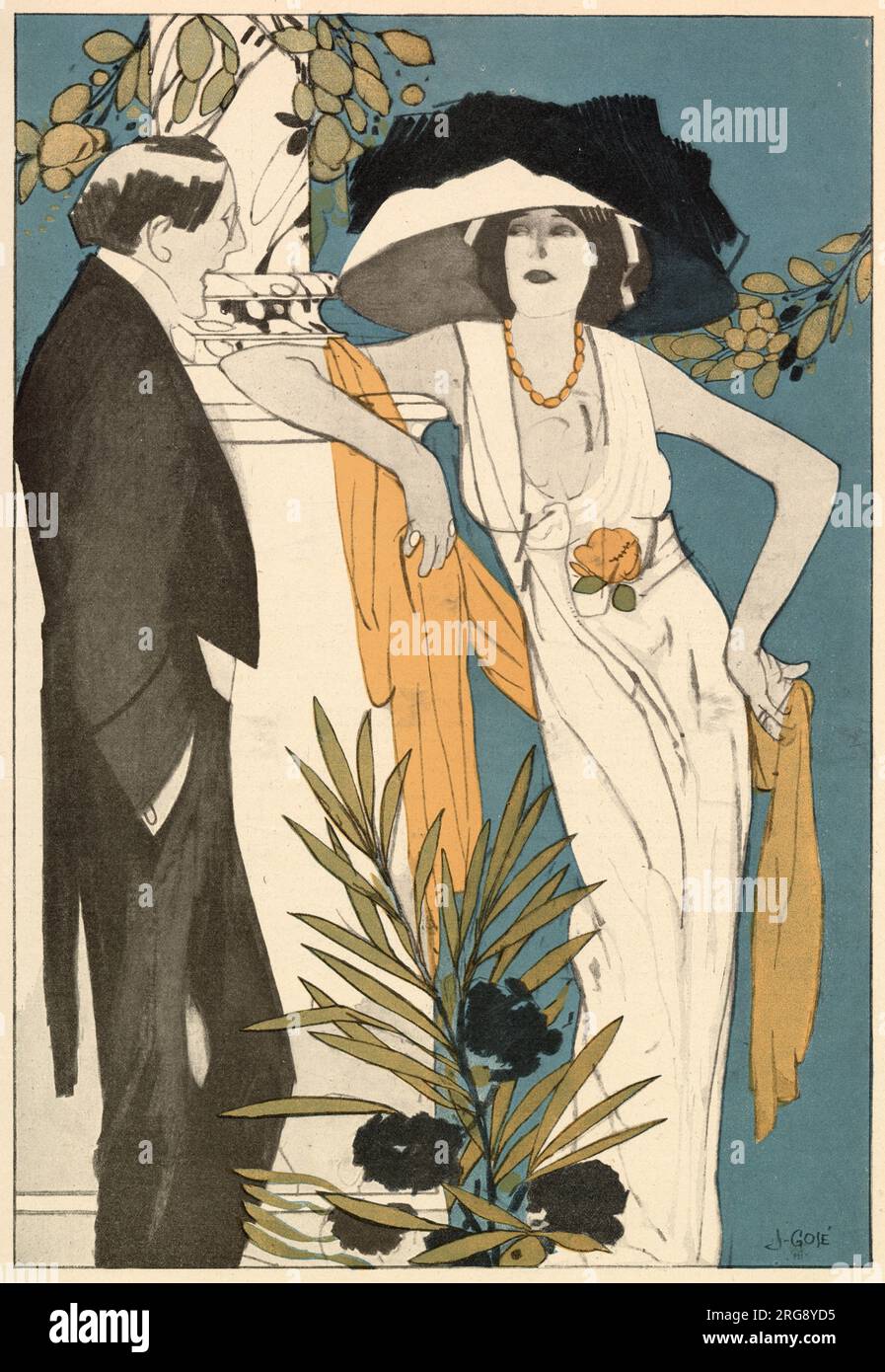 Vampish femme fatale dans une robe sans manches, décolleté porté avec un châle, fleur en relief, perles et un chapeau de style Merry Widow emploie ses charmes féminins sur un victem. Banque D'Images