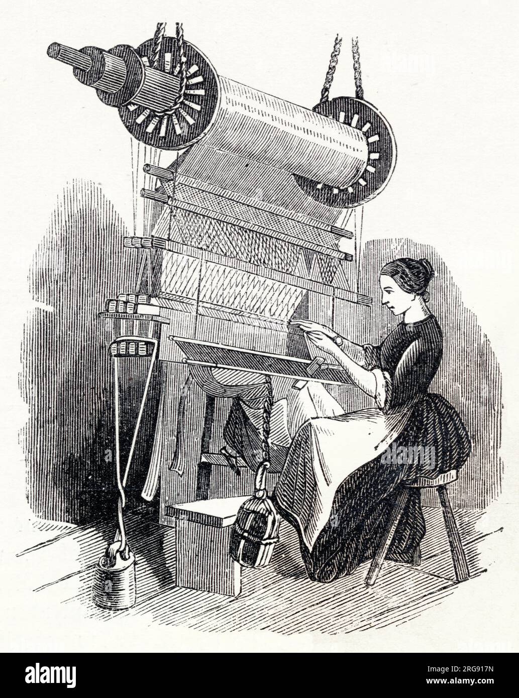 Femme d'usine assise à son cadre, préparant la guêpe pour un métier à tisser à main. À l'époque, la population de plus de 18 000 personnes, dont la majeure partie était engagée dans l'industrie du coton et de la soie. Banque D'Images