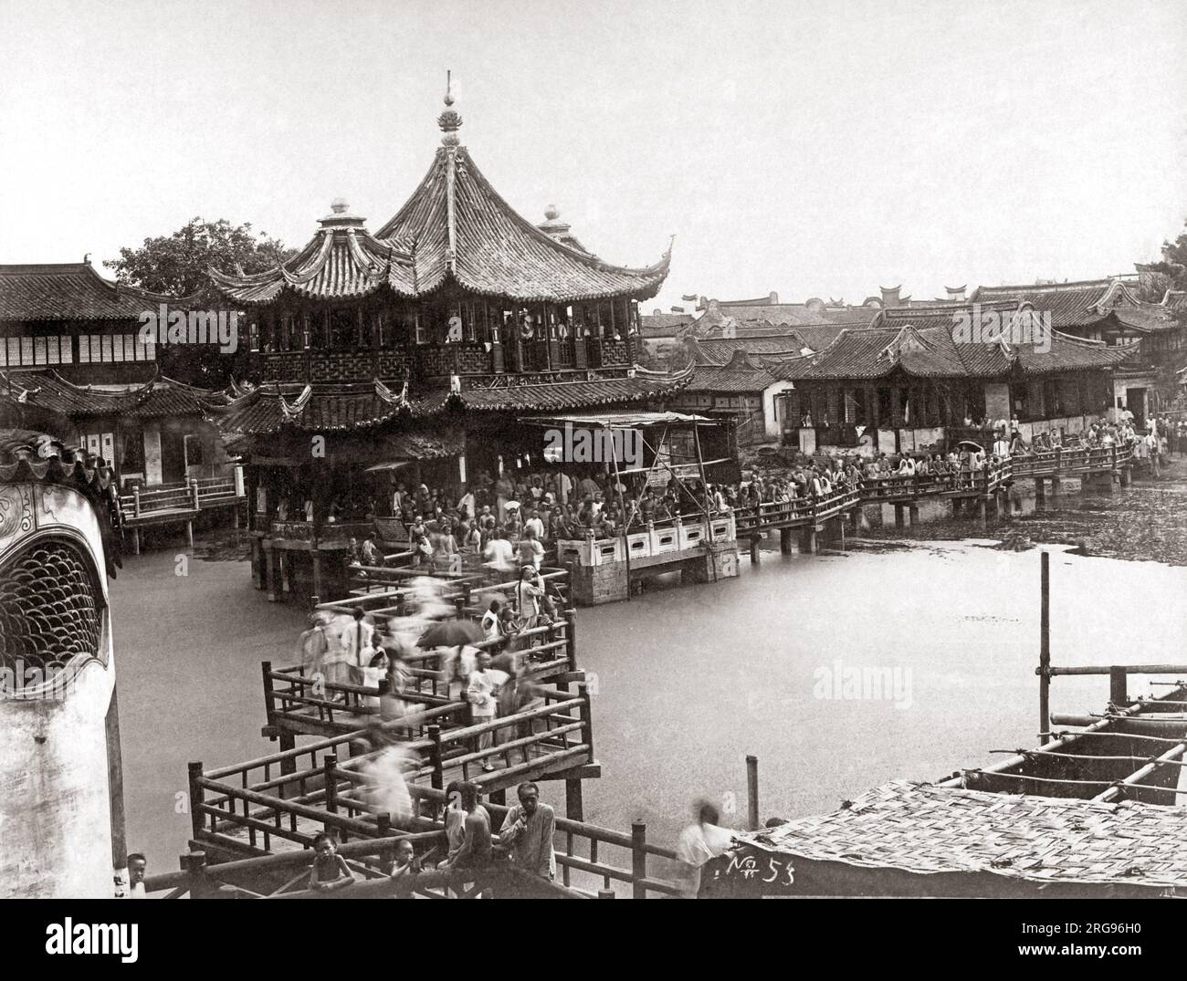 Front de mer, et terminal de ferry, Hong Kong, circa 1900. Banque D'Images