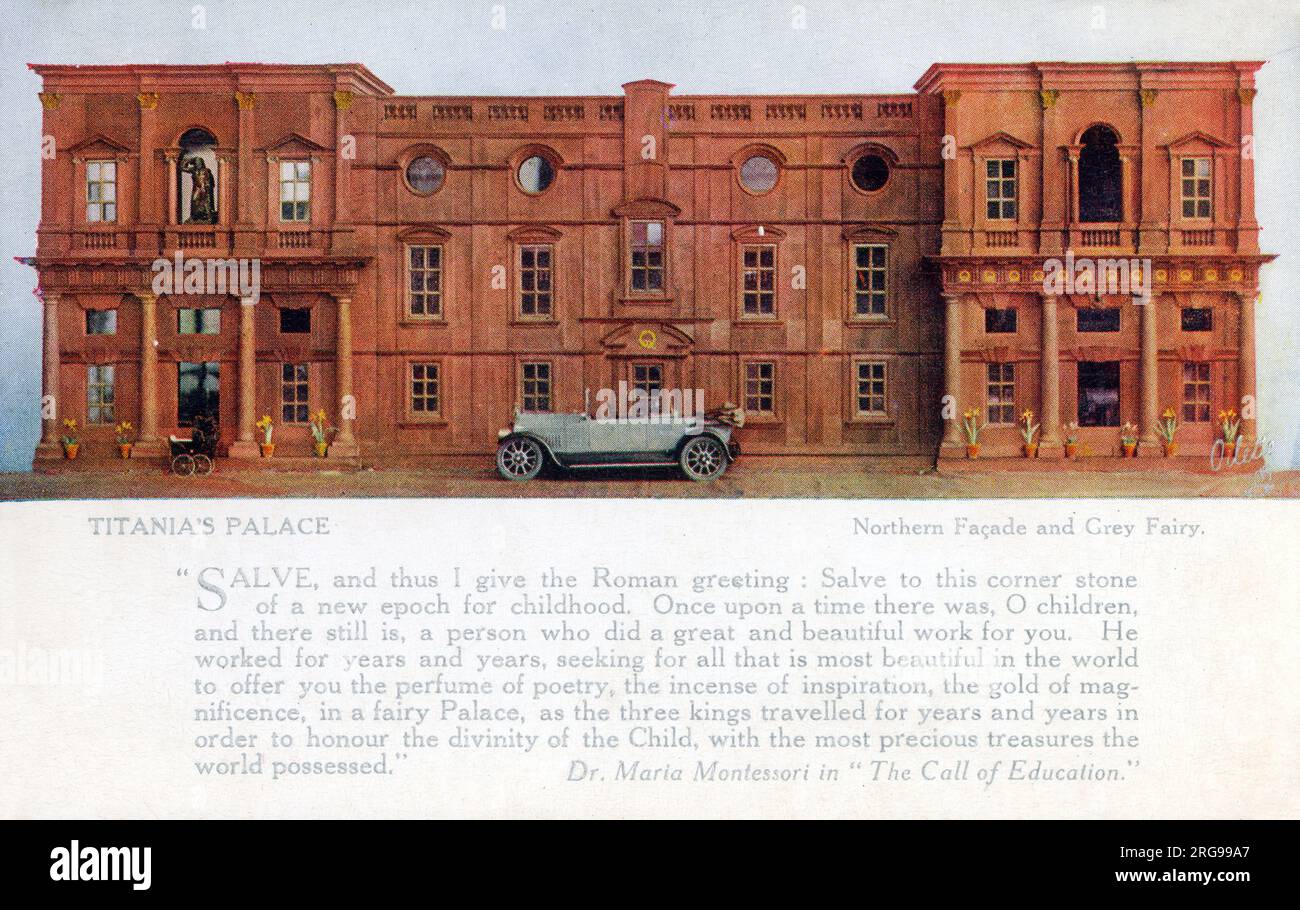 Titania's Palace (façade nord) - conçu par Sir Nevile Wilkinson - fait de vieux acajou avec des piliers de chêne et se démonte en huit sections pour faciliter le transport. Vu avec 'Grey Fairy' la voiture royale de Fairyland. Titania's Palace est un château miniature (maison de poupée) qui a été construit à la main en Irlande par James Hicks & amp ; Sons, Irish Cabinet Makers, commandé par Sir Nevile Wilkinson de 1907 à 1922. Au début des années 1930, Wilkinson a prêté le palais à la NSPCC, qui a exposé l'article dans tout le pays, dans un effort pour lever des fonds. Exposé à Croydon, le Palais a été visité Banque D'Images