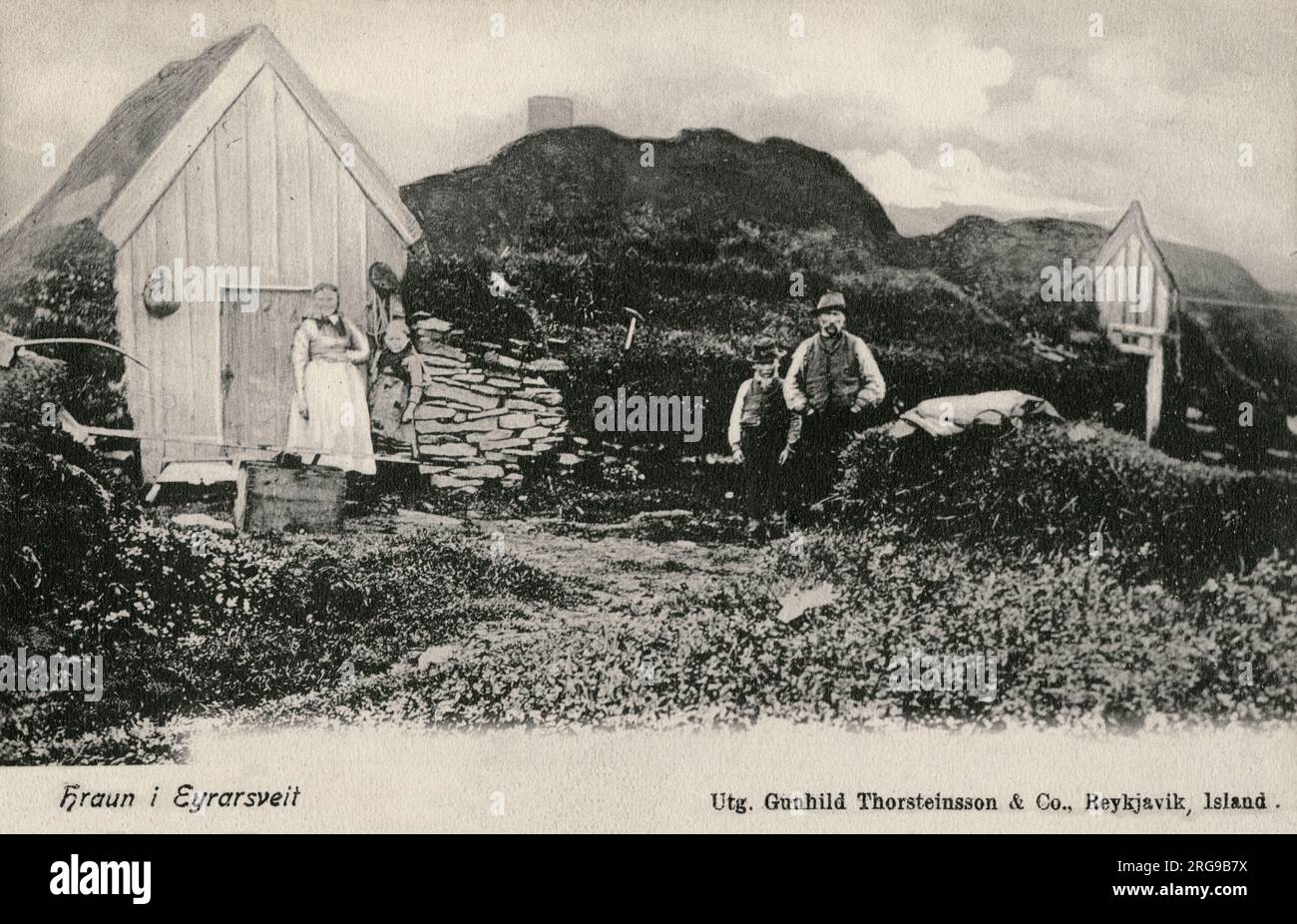 Petite ferme islandaise et propriétaires - Islande. Banque D'Images