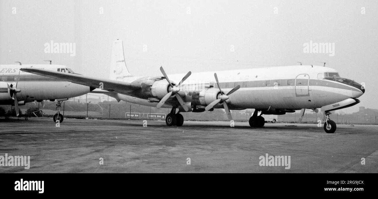 Douglas DC-7C N75000 Yankee Trader (msn45094) de Global Air transport. Banque D'Images