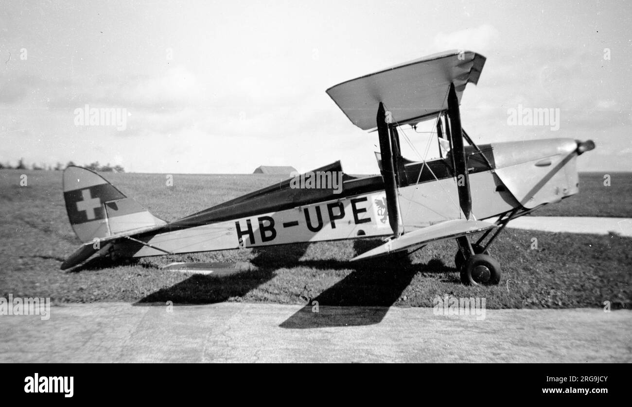 De Havilland DH.60GIII Moth Major HB-UPE livré le 1934 juin à Werner Ochetti en tant que CH-348. Vu dans cette photo appartenant à la Section Vaudoise de Lae.C.S. Quelque part en Suisse. Banque D'Images