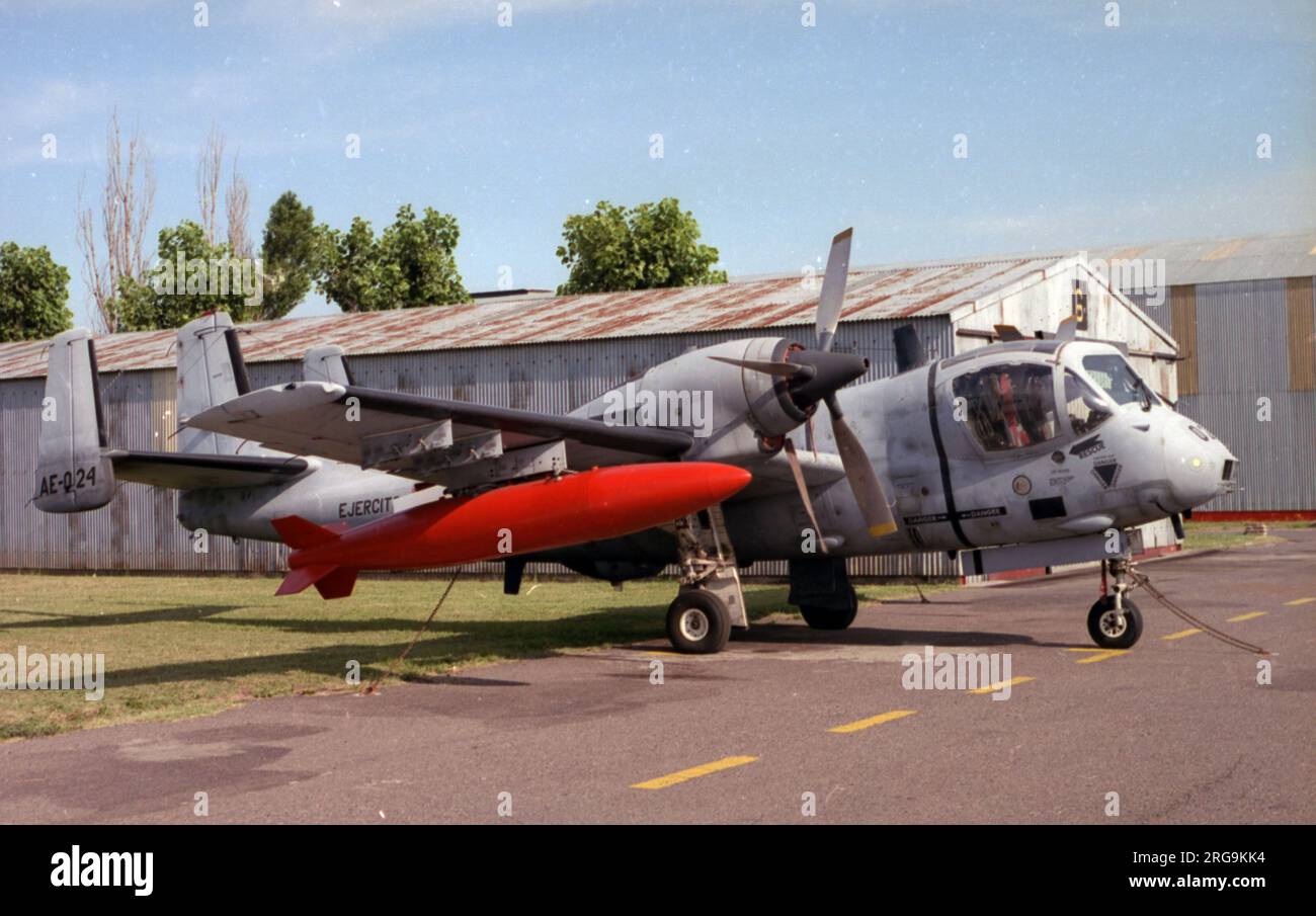 Comando de Aviacion del Ejercito Grumman OV-1C Mohawk AE-024 ex-US Army 68-15941 (msn 145C) à l'aviation de l'armée Argentine sous la forme AE-024. L'AE-024 s'est écrasé près de Buenos Aires le 13 septembre 2006 avec la perte des deux membres d'équipage. L'aviation de l'armée Argentine a reçu vingt-trois VO-1 en 1990s. Dix étaient opérationnels et les autres étaient utilisés pour les pièces de rechange. Ils sont devenus inactifs et ont pris leur retraite en 2015. Banque D'Images
