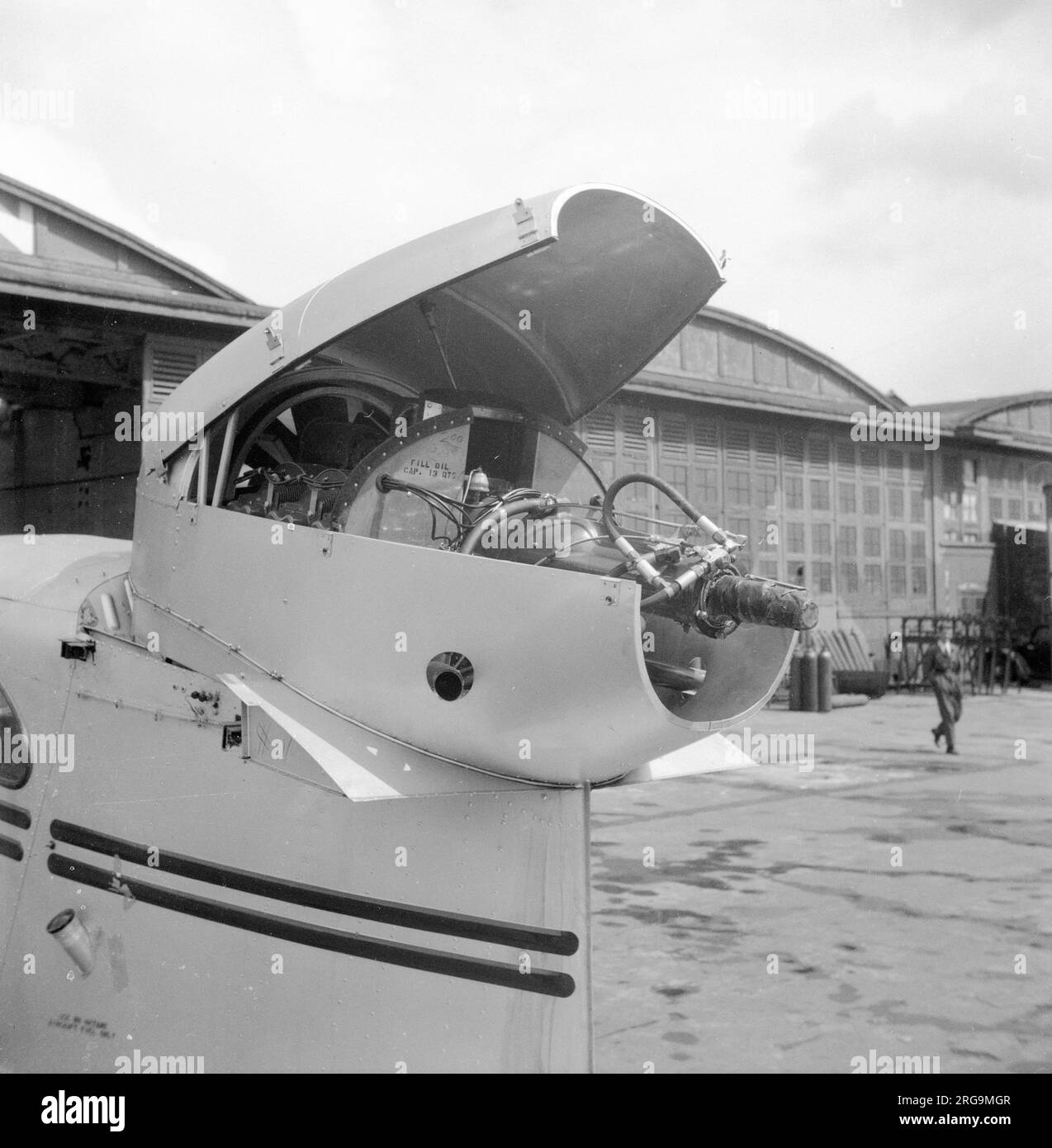 REPUBLIQUE RC-1 assemblage Seabee à l'aéroport de Croydon, réalisé par les avions et moteurs Rollason. Trois Seabee ont été importées de la chaîne de production de Farmingdale pour être vendues en Scandinavie. Le compartiment moteur du pousseur avec le capot ouvert. Banque D'Images