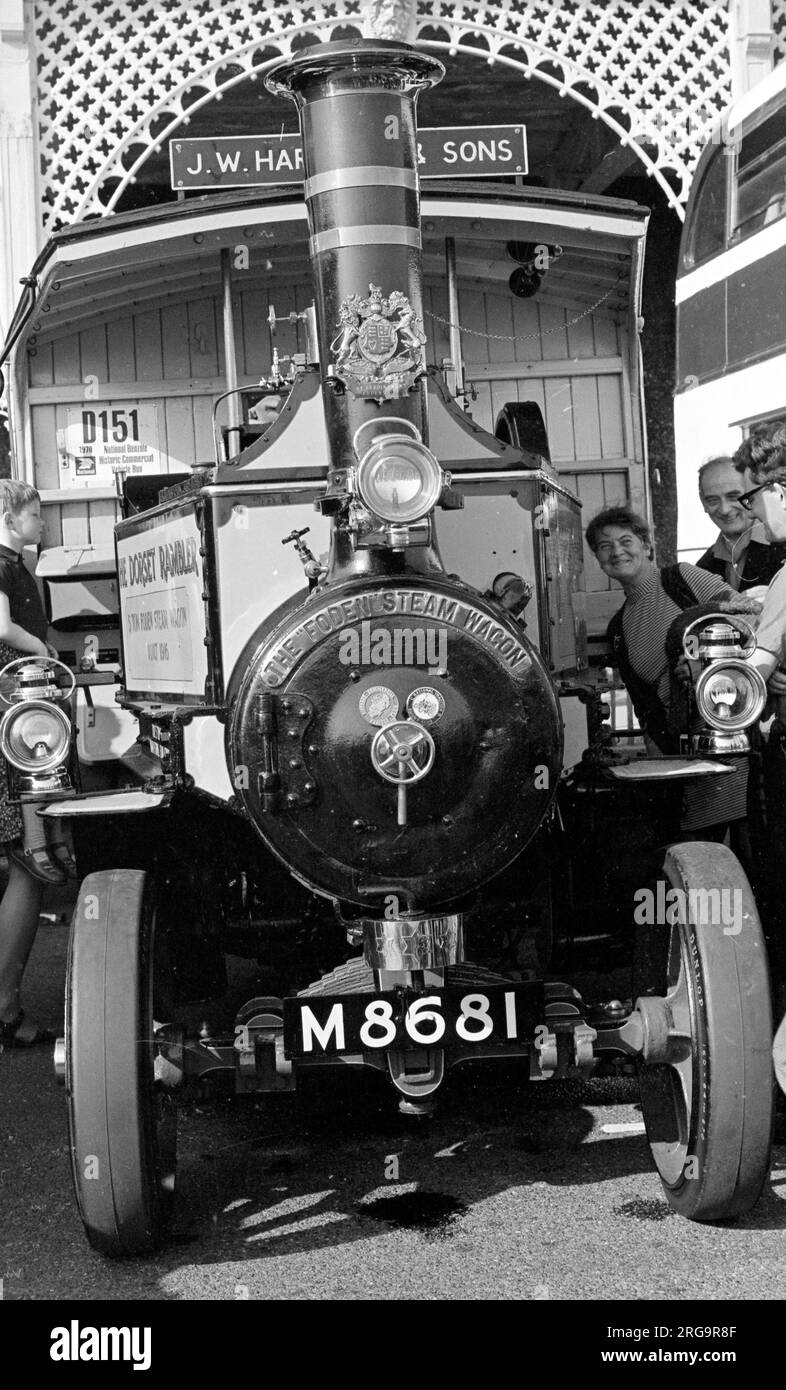 Au Brighton Steam Rally 1965, sur la promenade. Fabricant: Edwin Foden, Sons and Co of Elworth Works, Sandbach, Type: Wagon Numéro: 6350 Construit: 1916 enregistrement: M 8681 cylindres: Composé PSN: 4 Nom: Le Rambler Dorset Banque D'Images