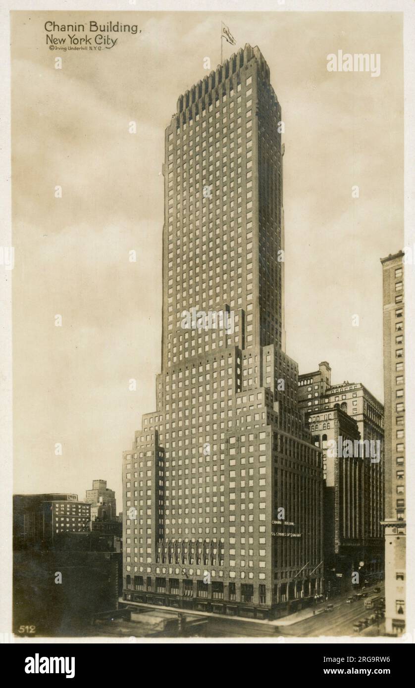The Chanin Building (également connu sous le nom de 122 East 42nd Street), New York City, États-Unis. Le bâtiment porte le nom d'Irwin S. Chanin, son développeur - conçu par Sloan & Robertson dans le style Art déco, avec l'aide de Jacques Delamarre, architecte de Chanin. Construit entre 1927 et 1929. Banque D'Images