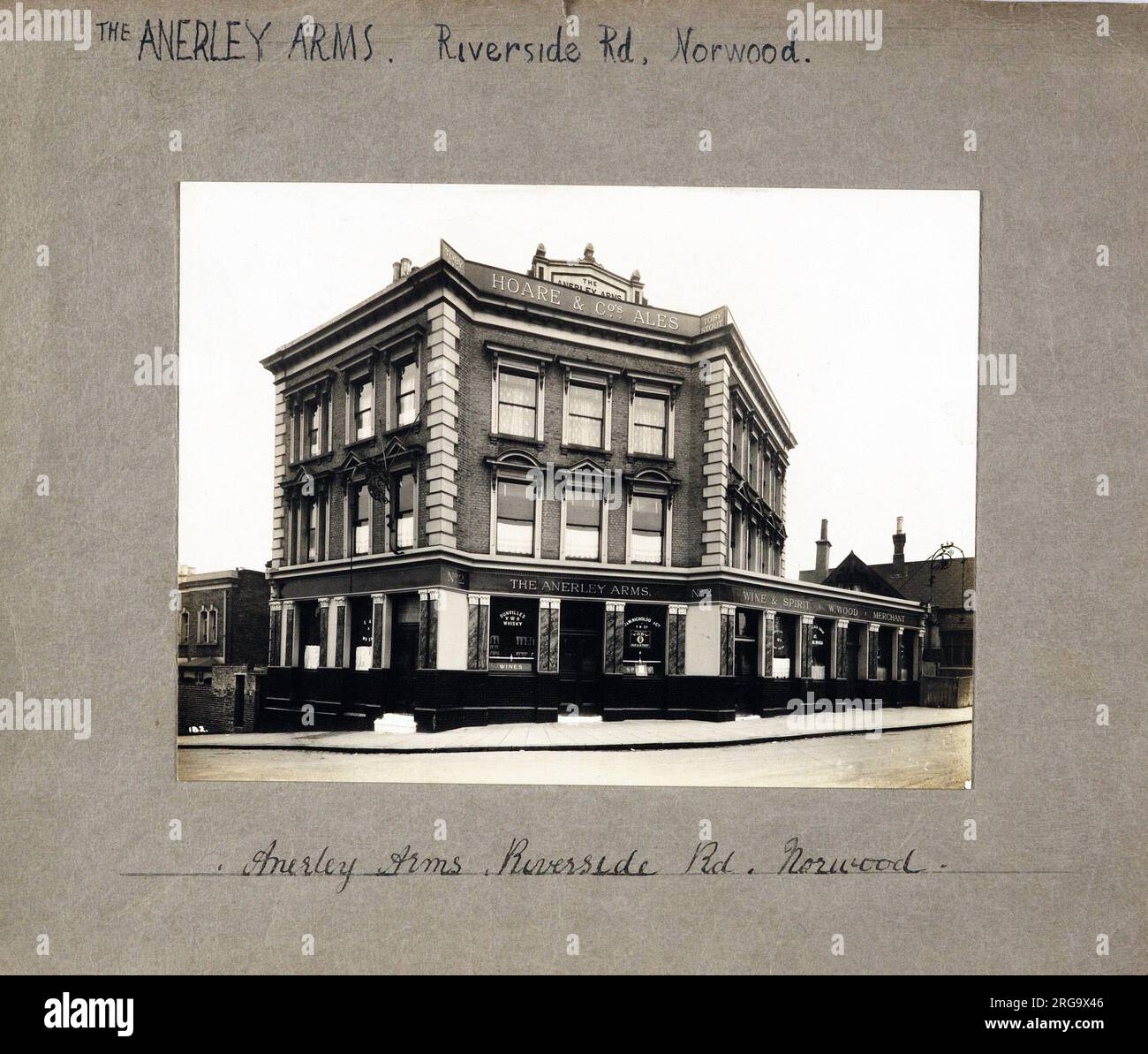 Photographie d'Anerley Arms, Norwood, Londres. Le côté principal de l'impression (illustré ici) représente : face gauche sur la vue du pub. Le verso de l'imprimé (disponible sur demande) détails: Rien pour les armoiries d'Anerley, Norwood, Londres SE20 8AG. En juillet 2018 . Sam Smiths Banque D'Images