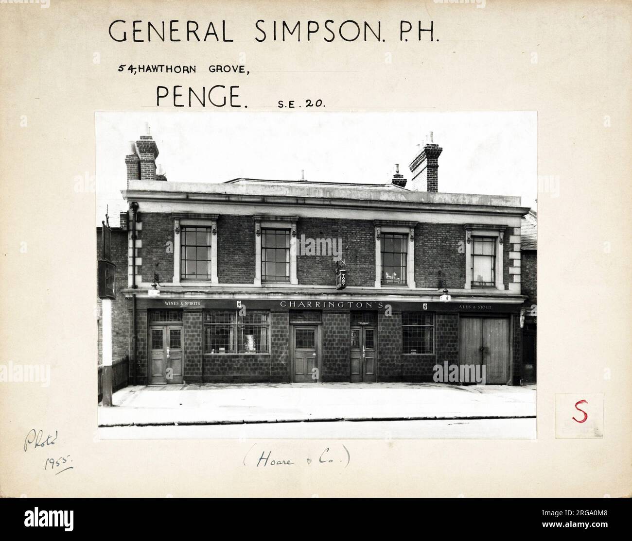 Photographie du général Simpson pH, Penge, Londres. Le côté principal de l'imprimé (illustré ici) représente : face sur la vue du pub. Le verso de l'imprimé (disponible sur demande) détails: Trading Record 1920 . 1955 pour le général Simpson, Penge, Londres SE20 8LH. En juillet 2018 . Toute la route a été considérablement redéveloppée et le pub a été démoli au milieu de 1970s. Banque D'Images