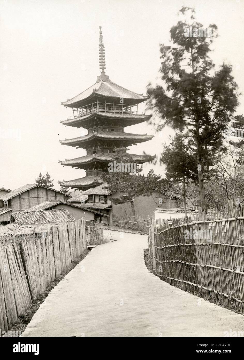 Photographie du siècle 19th : Pagode Yasaka, Kyoto, Japon Banque D'Images