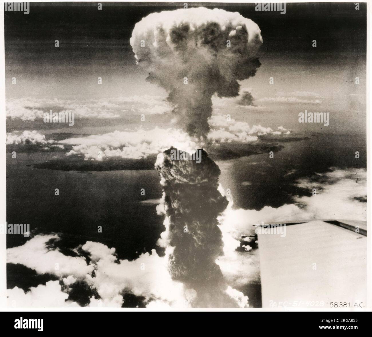 Nuage de champignons suite à l'exposion de la bombe atomique de Nagaski, Japon, Seconde Guerre mondiale Banque D'Images