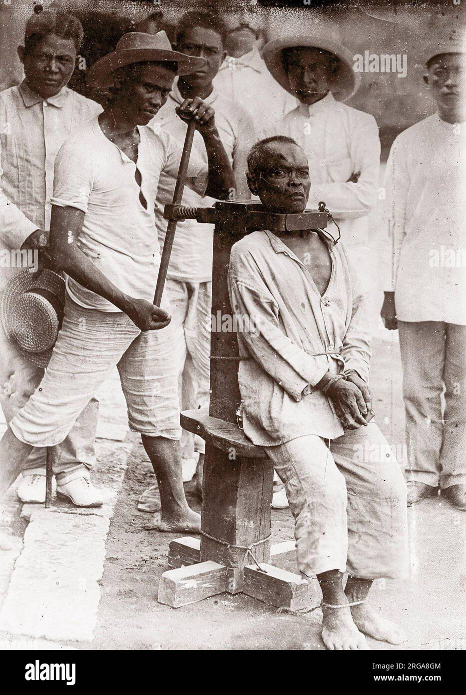 C.1880 s en Asie du sud-est - peut-être les Philippines - la mort par strangulation - exécution avec un garrot Banque D'Images