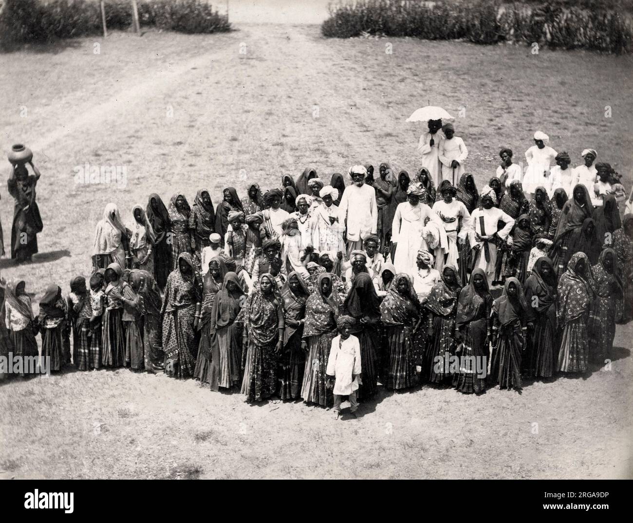 Photographie vintage du 19th siècle : femmes indiennes en costume de mariage Banque D'Images