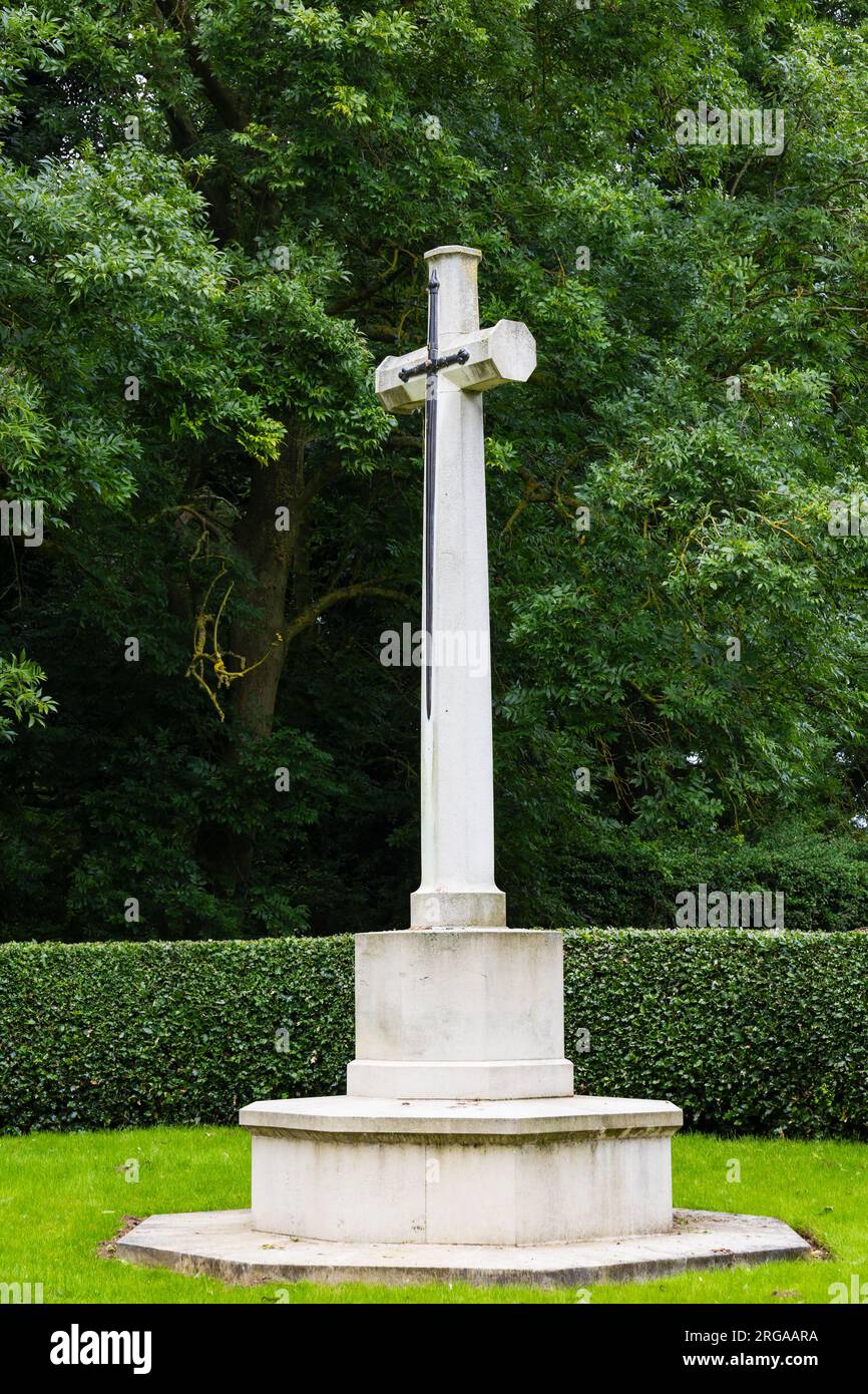 Force aérienne canadienne, Croix du sacrifice dans le cimetière de l'église Scopwick de la Sainte Croix, Scopwick, Lincoln, Lincolnshire, Angleterre Banque D'Images
