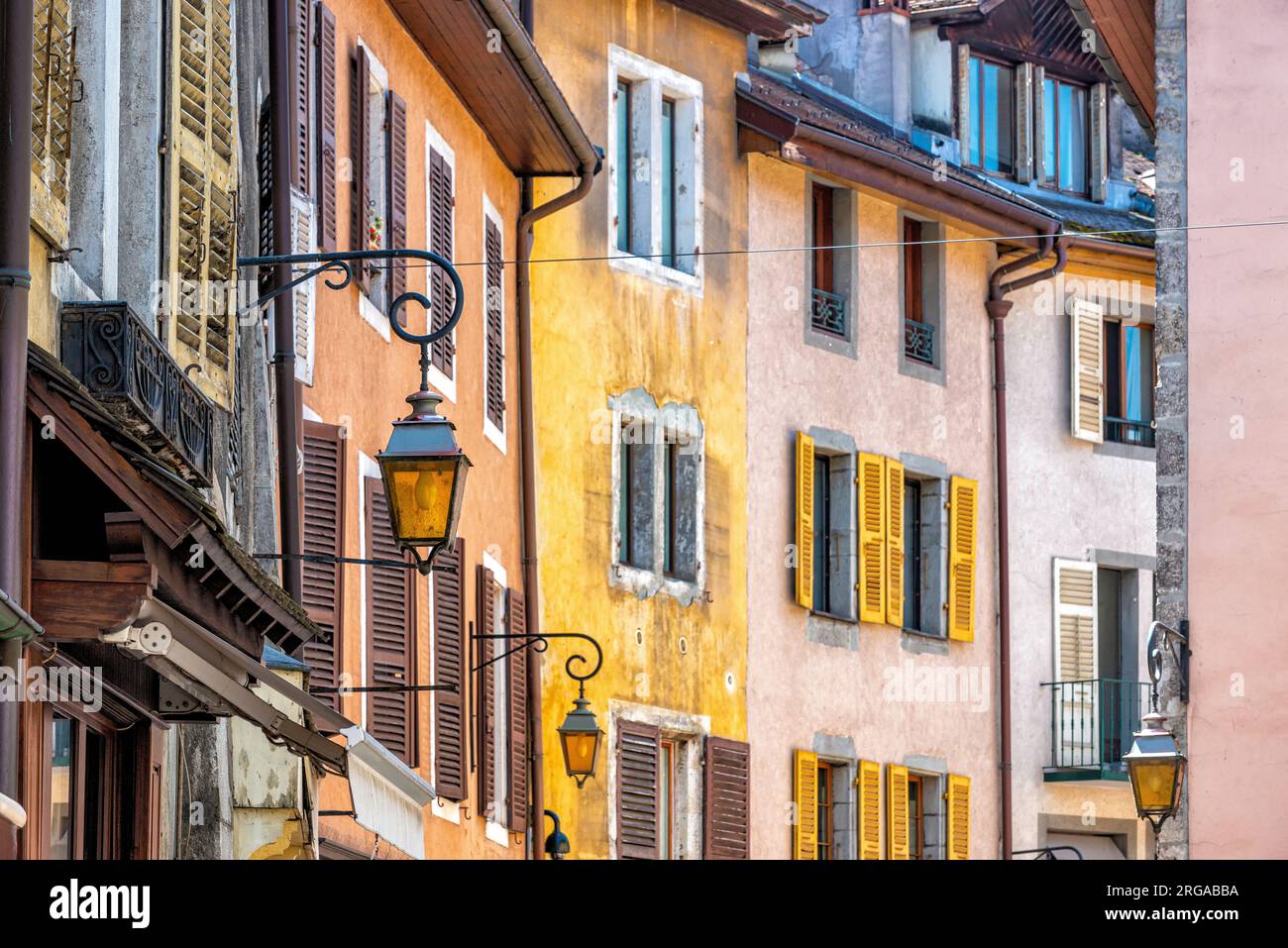 Bâtiments anciens de la vieille ville d'Annecy dans le département de la haute-Savoie dans le sud de la France Banque D'Images