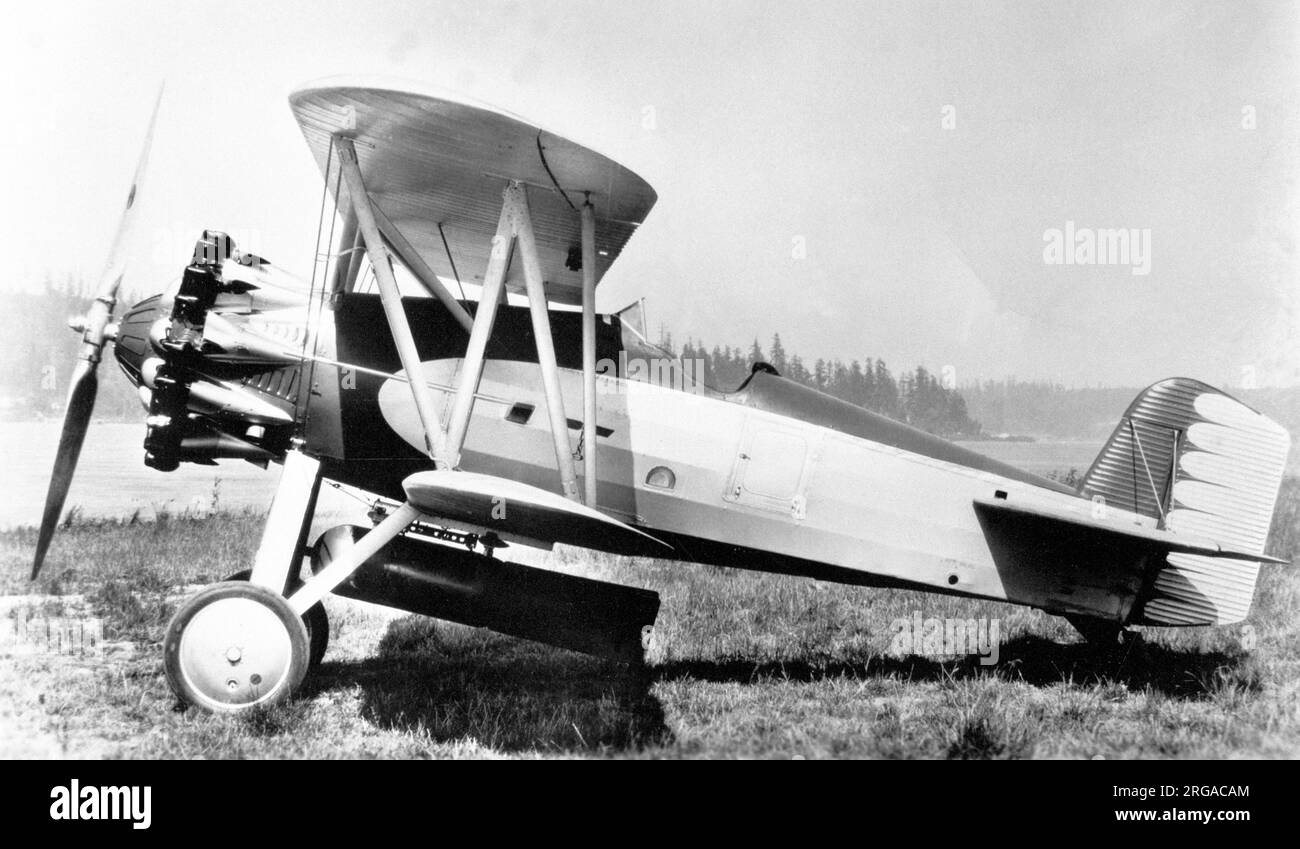 Boeing modèle 83 NX7133 (msn 1039, alias XF4B-1 numéro 1, A8129), a effectué pour la première fois le 25 juin 1928. Le premier des deux XF4B-1s (modèle 83 et modèle 89), qui demeurait propriété de Boeing, sans marquage militaire ni enregistrement civil sur le premier vol et pendant les essais de la Marine. Bien qu'elles ne soient pas officiellement des biens de la Marine, elles ont été désignées sous le nom XF4B-1s administrativement. Les deux prototypes d'entreprise privée ont été retournés à l'usine et ont été retravaillés à la production du modèle 99 F-4B-1s. Ils ont ensuite été achetés par la Marine comme articles supplémentaires, avec les séries A8128 (ex modèle 89) et A8129 (ex modèle 83). Banque D'Images