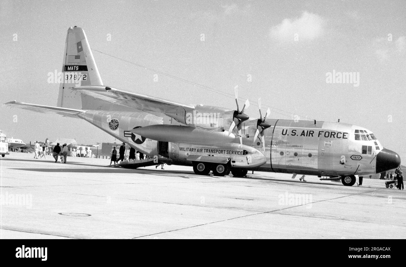 United States Air Force - Lockheed C-130E-LM Hercules 63-7872 (msn 382-3942), du service de transport aérien militaire. 7872 a été retiré comme cible, dans la zone d'essais d'armes de l'AFB d'Eglin, en Floride, en 2014. En mai 2019, il a été transféré à l'Institut de recherche de l'Université de Dayton, en Ohio. Banque D'Images