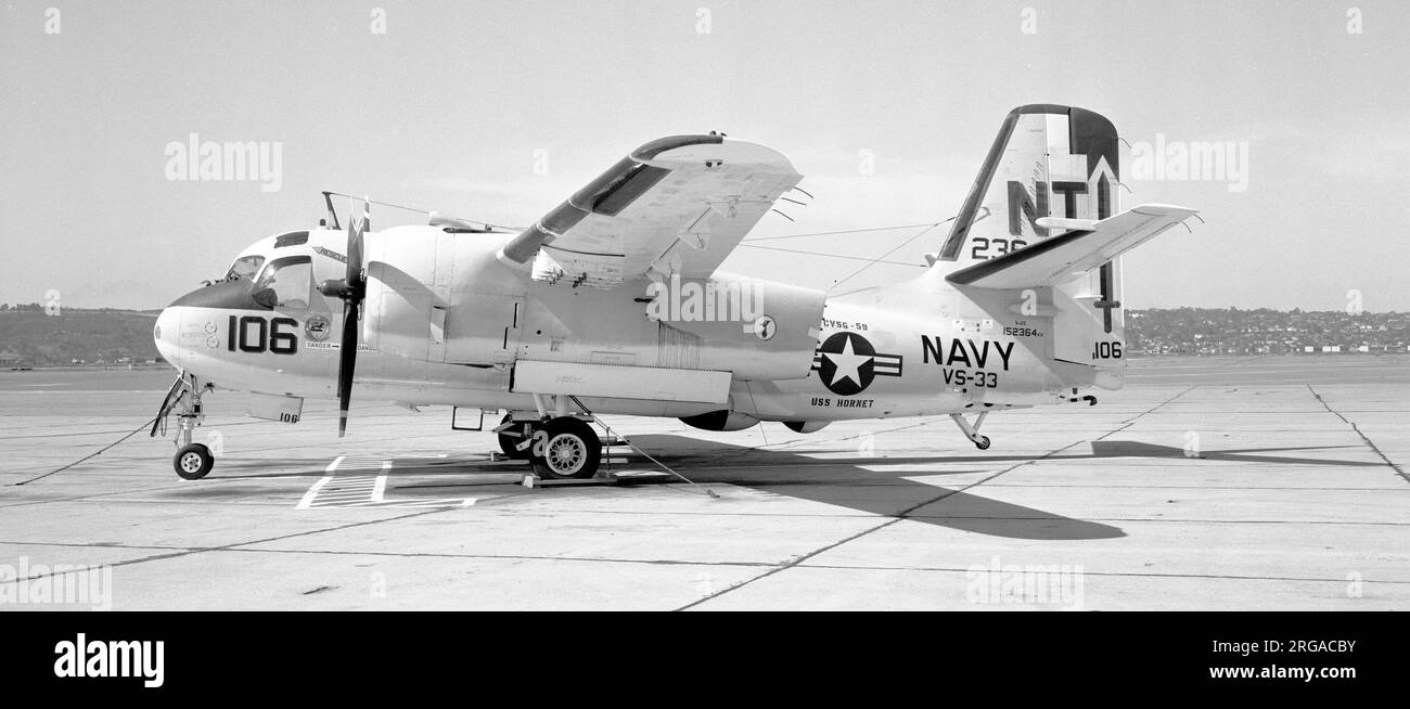 United States Navy - Grumman S-2E Tracker 152364 (msn 251C, code de base NT, call-sign '106'), de VS-33 / VSG-59, embarqué sur USS Hornet. Construit en tant que Grumman S2F-3S (Grumman modèle G-121) et redésigné S-2E en 1962. Banque D'Images
