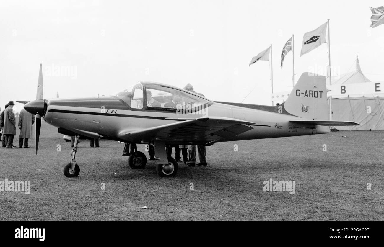 Aeromere F.8L Falco III G-AROT (msn 224), à la Foire internationale de l'aviation de Biggin Hill le 5 mai 1963. Le Falco était l'un des appareils légers de haute performance du plan de Stelio Frati. Banque D'Images