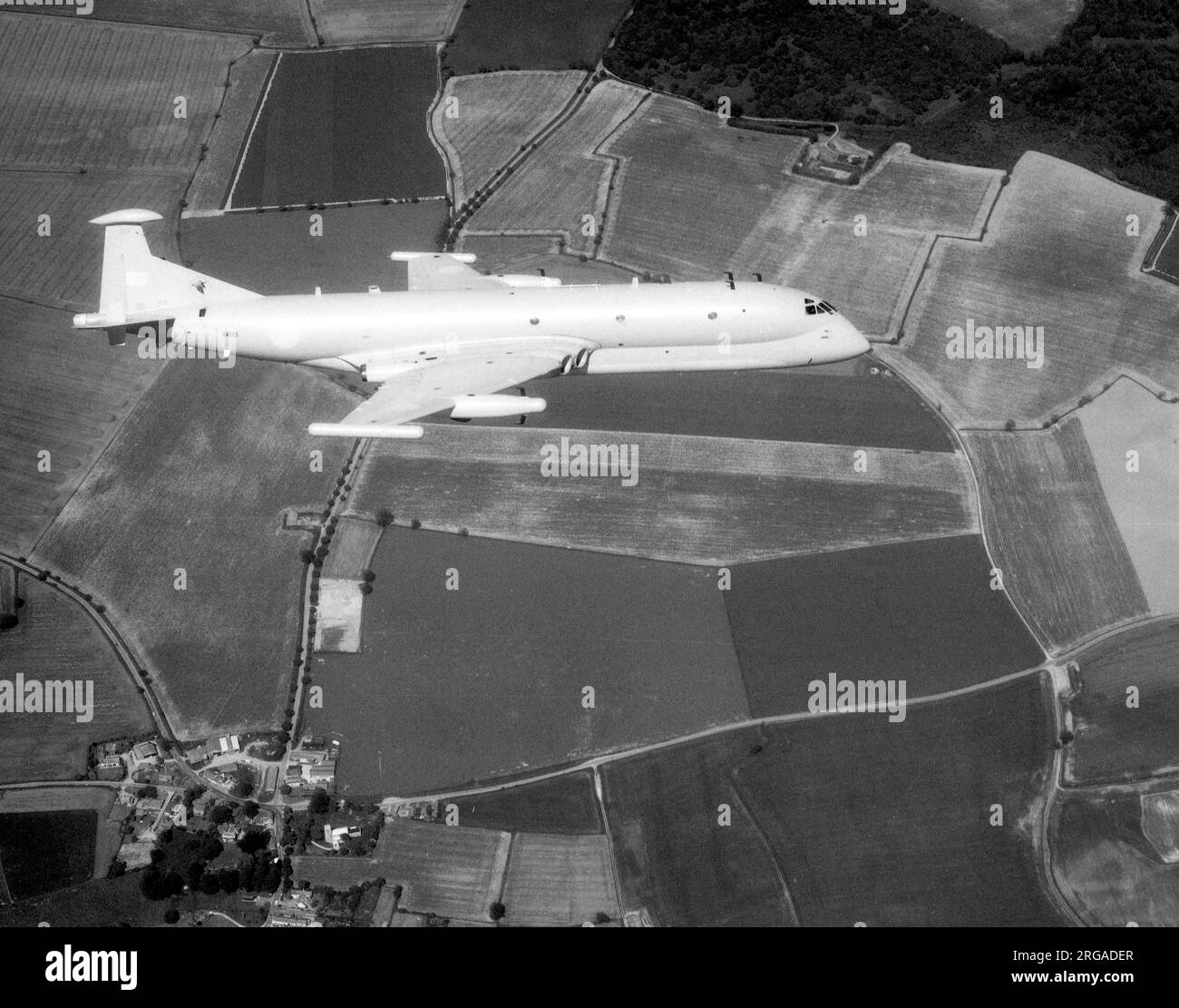 Royal Air Force - Hawker Siddeley Nimrod R.1 XW665 (msn 8040), de l'escadron no 51. Les trois Nimrod R.1s originaux, et le remplacement de l'attrition, ont été utilisés pour une grande variété de missions de collecte de renseignements électroniques / de signaux, souvent équipés d'équipement spécialisé pour les missions à court terme. Banque D'Images