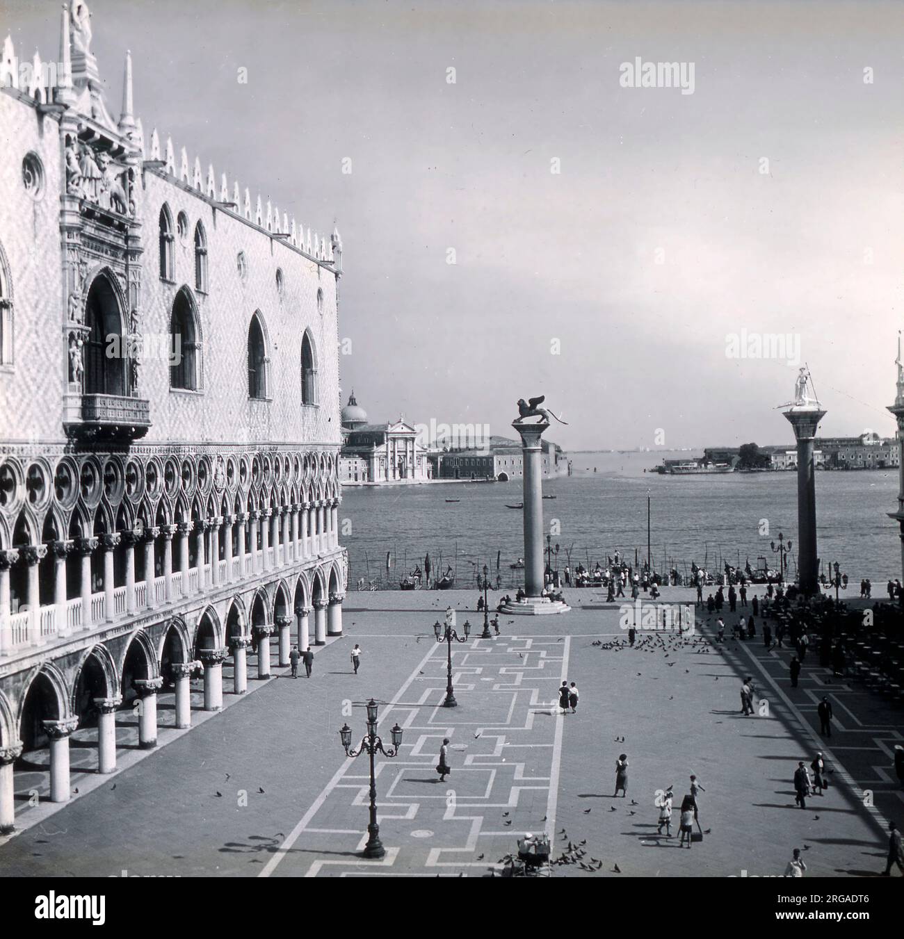 Le Grand Canal sur la Piazzetta San Marco, avec le Palais des Doges sur la gauche, Venise, Italie. Banque D'Images