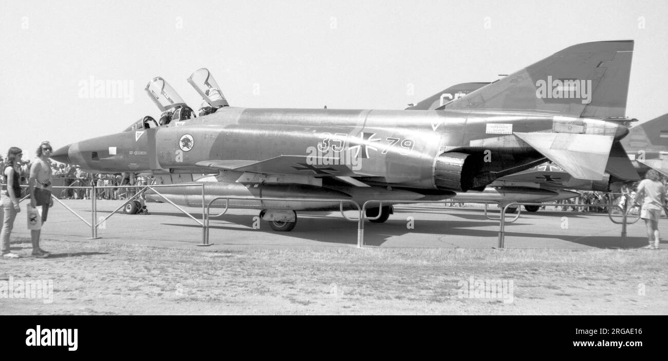 Luftwaffe - McDonnell Douglas RF-4E Phantom 35+79, d'Aufklarung Geschwader 52, à la base aérienne de Deelen, aux pays-Bas, le 30 juin 1973. Banque D'Images