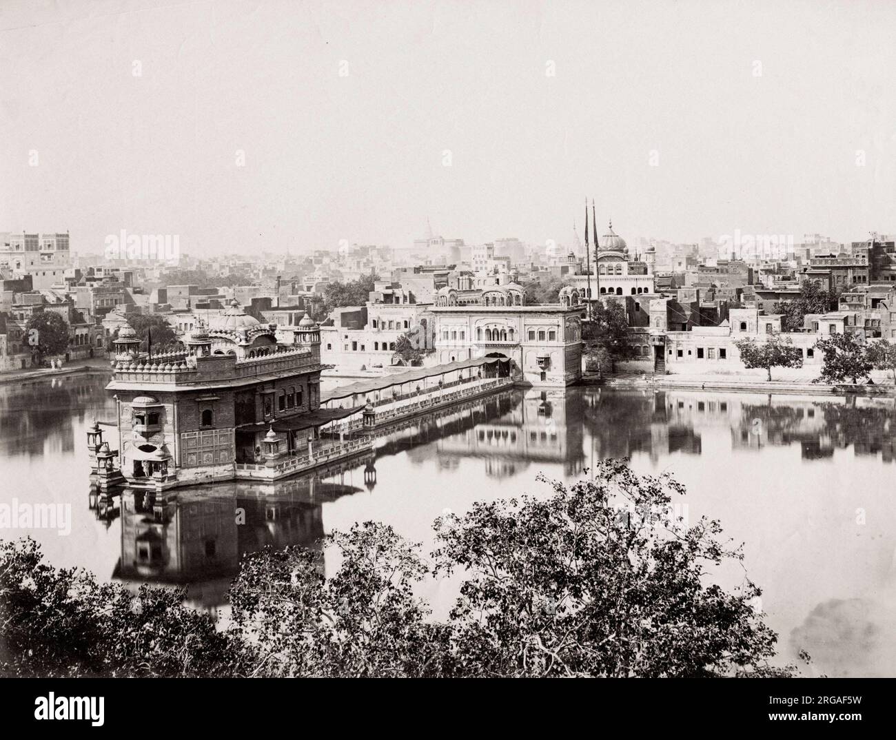 Photographie du XIXe siècle : Amristar du temple d'or Sikh, Umritsar, Inde. Banque D'Images