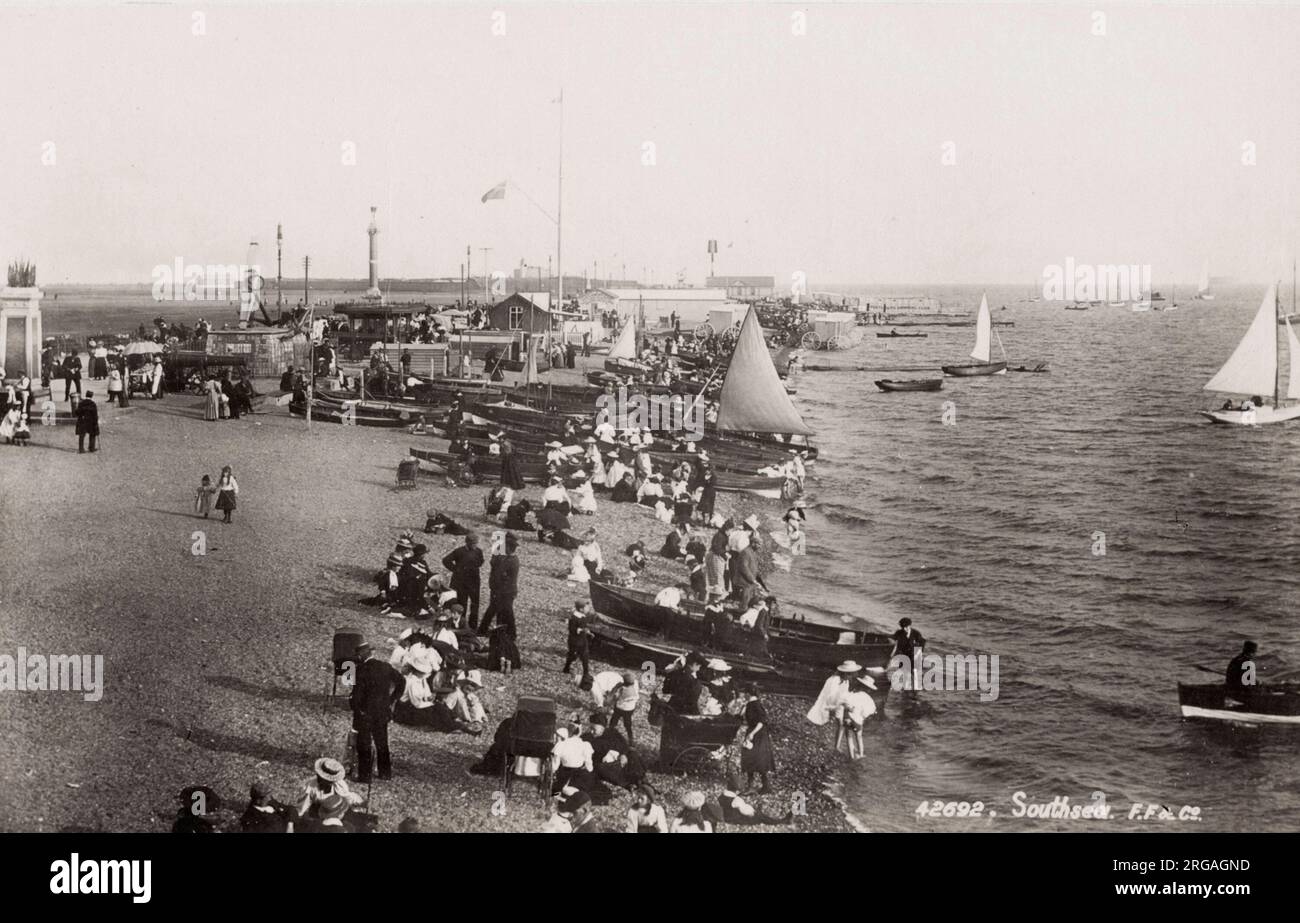 Photographie vintage du XIXe siècle : touristes sur la plage de Southsea, Angleterre. Banque D'Images