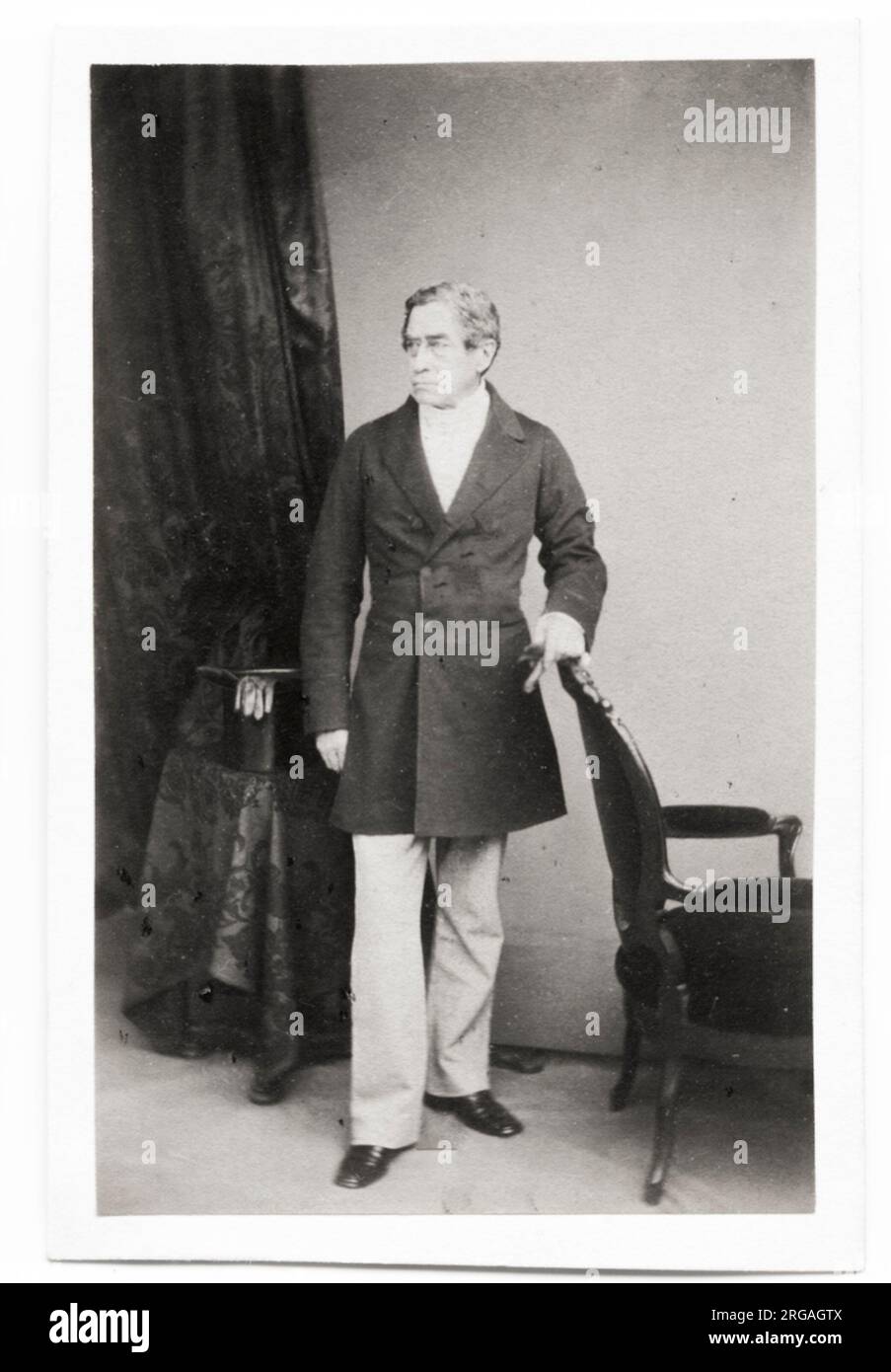 Photographie vintage du 19e siècle : Brownlow Cecil, 2e marquis d'Exeter KG PC (2 juillet 1795 - 16 janvier 1867), titré Lord Burghley jusqu'en 1804, était un pair britannique, un courtisan et un politicien conservateur. Banque D'Images