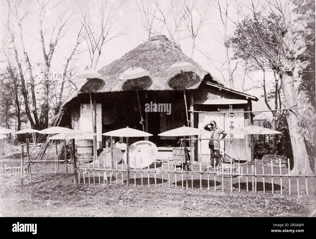 1870's Japon - la maison d'un fabricant de parapluie - de la revue 'l'extrême-Orient Banque D'Images