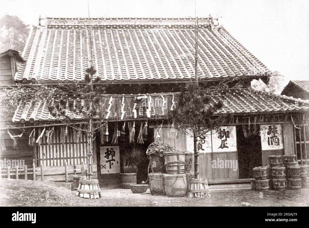 1870's Japon - boutique japonaise avec décorations du nouvel an - du magazine 'l'extrême Orient' Banque D'Images