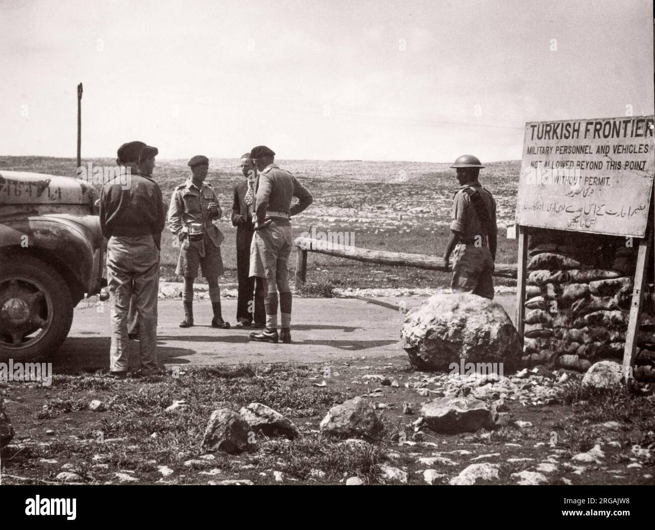 1943 - passage frontalier à Bab el Hawa entre la Syrie et la Turquie Photographie d'un officier de recrutement de l'armée britannique stationné en Afrique de l'est et au Moyen-Orient pendant la Seconde Guerre mondiale Banque D'Images