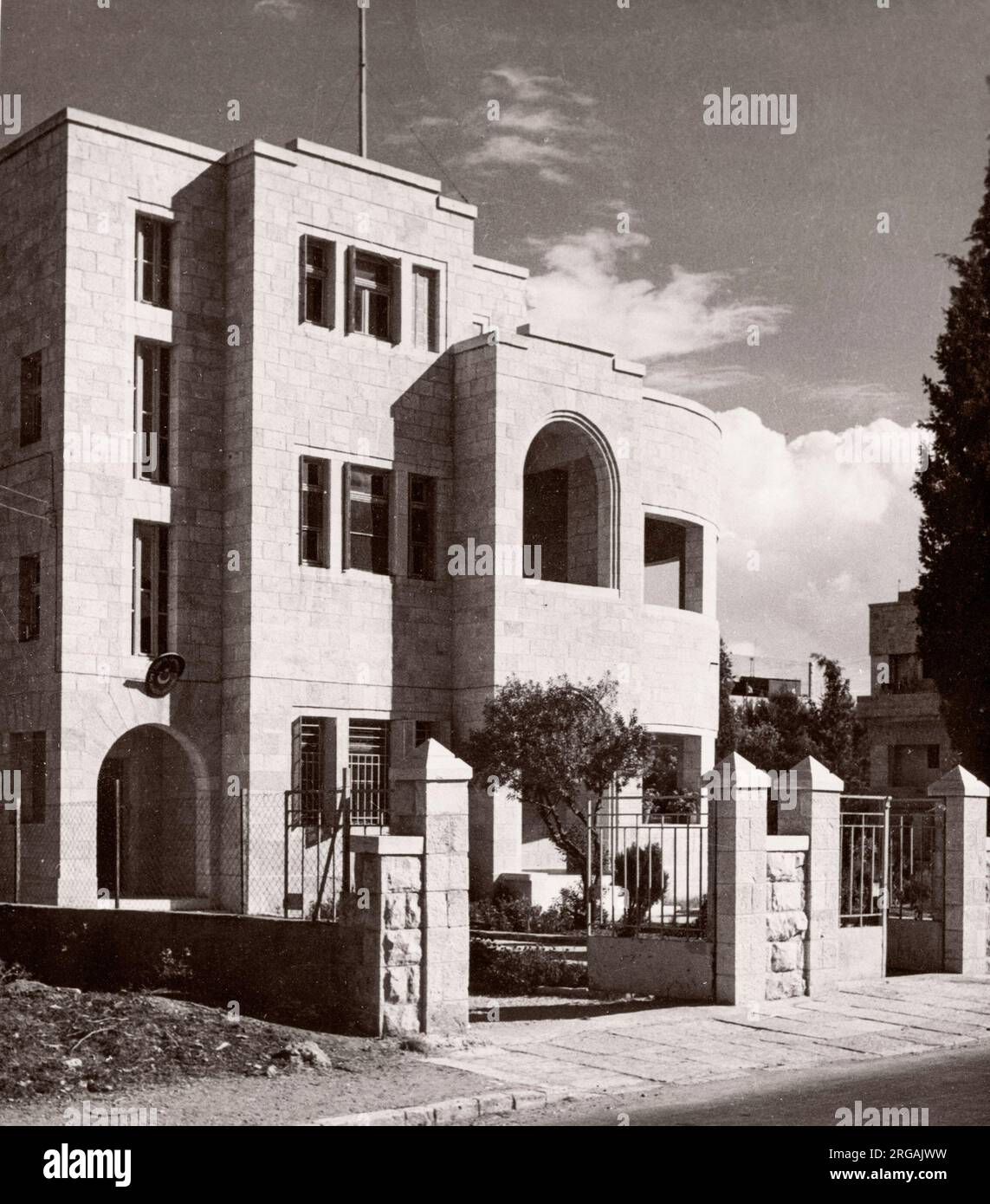 1943 - Jérusalem, Palestine (Israël) - Architecture moderne, nouveaux bâtiments Photographie d'un officier de recrutement de l'armée britannique stationné en Afrique de l'est et au Moyen-Orient pendant la Seconde Guerre mondiale Banque D'Images