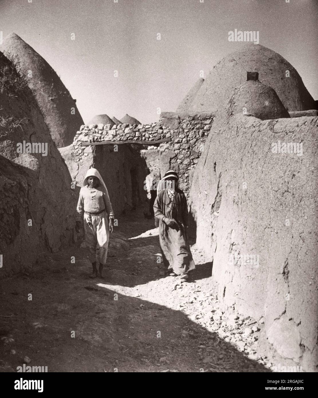 1943 Syrie - Kafer ou Kafr Halab - village avec des maisons traditionnelles de ruches de boue Photographie par un officier de recrutement de l'armée britannique stationné en Afrique de l'est et au Moyen-Orient pendant la Seconde Guerre mondiale Banque D'Images