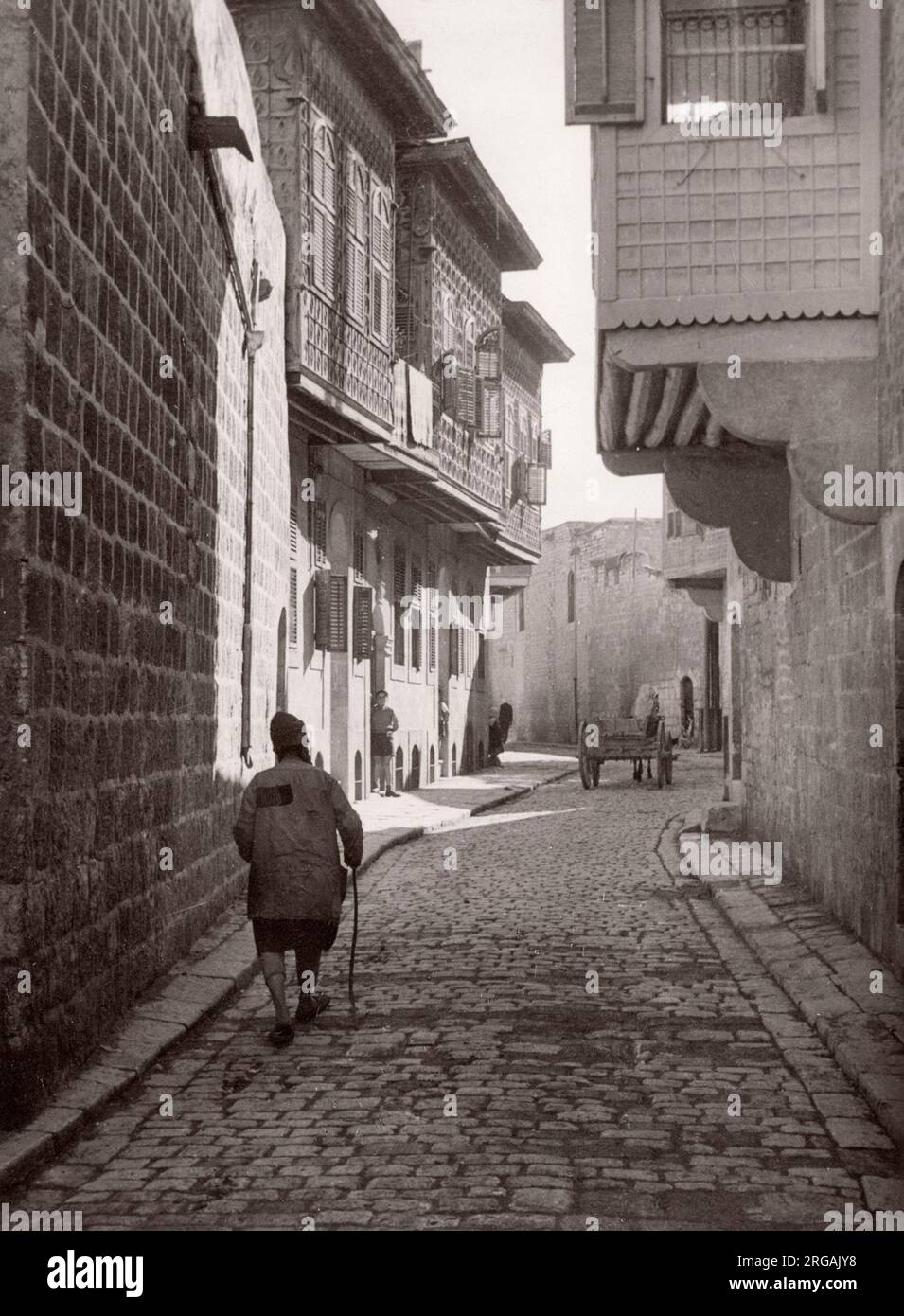 1943 Moyen-Orient Syrie - scène à Alep - vue dans la rue Photographie d'un officier de recrutement de l'armée britannique stationné en Afrique de l'est et au Moyen-Orient pendant la Seconde Guerre mondiale Banque D'Images