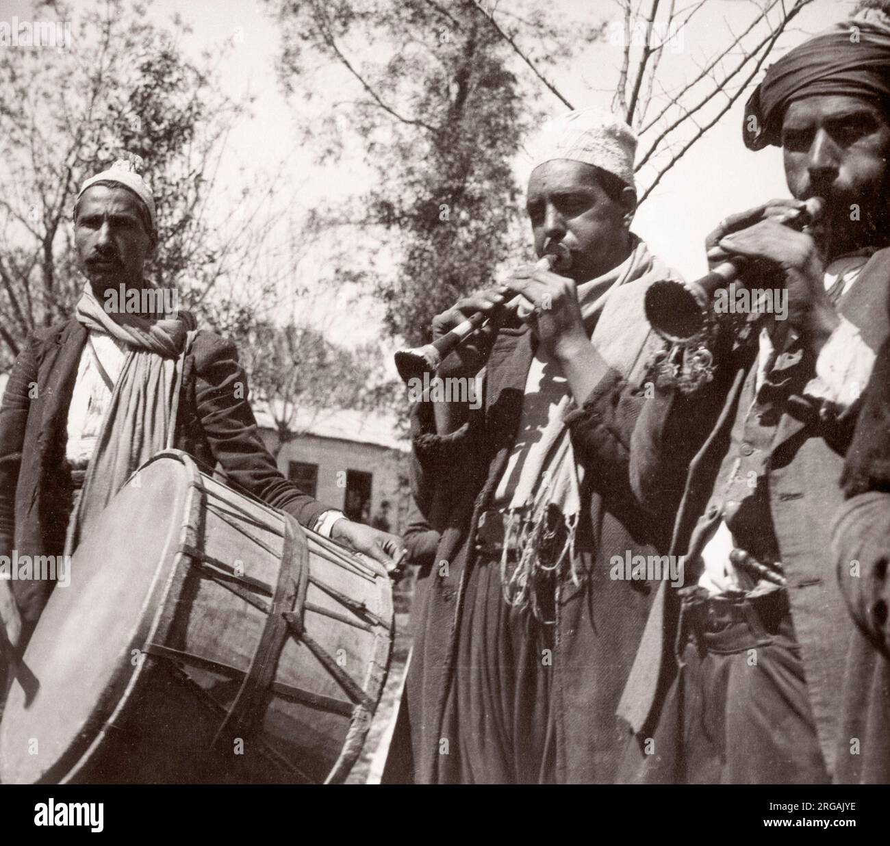 1943 Syrie - Kurdes à Maidan Akbis ou Meiden Ekbis, près d'Alep Photographie d'un officier de recrutement de l'armée britannique stationné en Afrique de l'est et au Moyen-Orient pendant la Seconde Guerre mondiale Banque D'Images