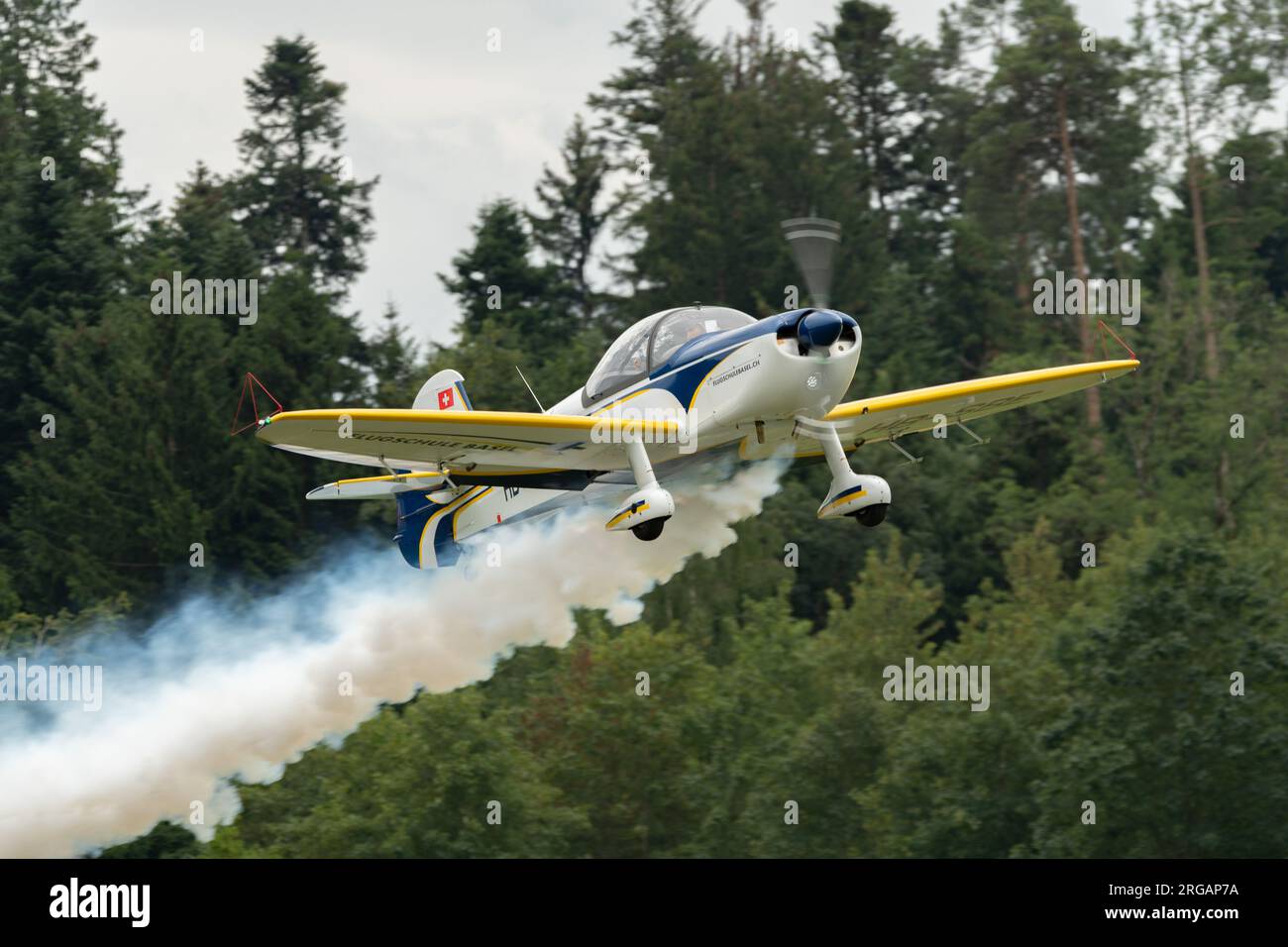 Speck-Fehraltorf, Zurich, Suisse, 1 juillet 2023 performances d'un avion acrobatique HB-SBE CAP-10 lors d'une exposition aérienne Banque D'Images