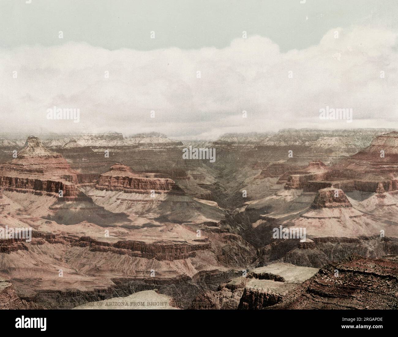 Photographie vintage datant du XXe siècle : le Grand Canyon de l'Arizona vu depuis l'hôtel Bright Angel. Banque D'Images