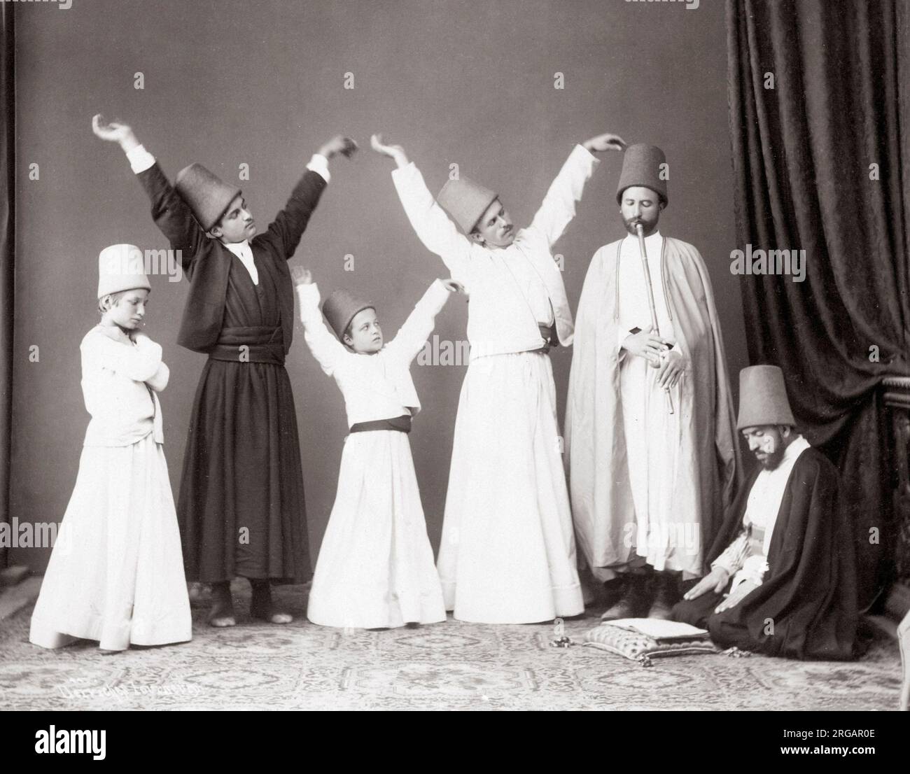 Ordre de Mevlevi ou Derviches de Whirling, danse religieuse, Turquie, vers 1880 Banque D'Images