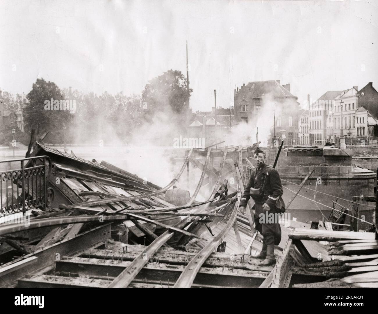 Photographie de la première Guerre mondiale - première Guerre mondiale: Les soldats belges détruisent la ligne de chemin de fer vers Bruxelles. Banque D'Images