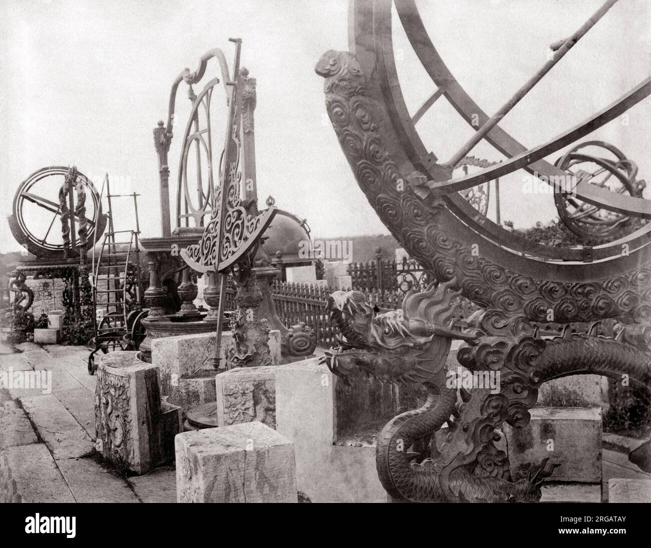 Instruments d'astronomie, l'observatoire de Pékin (Beijing), Chine c.1870's Banque D'Images