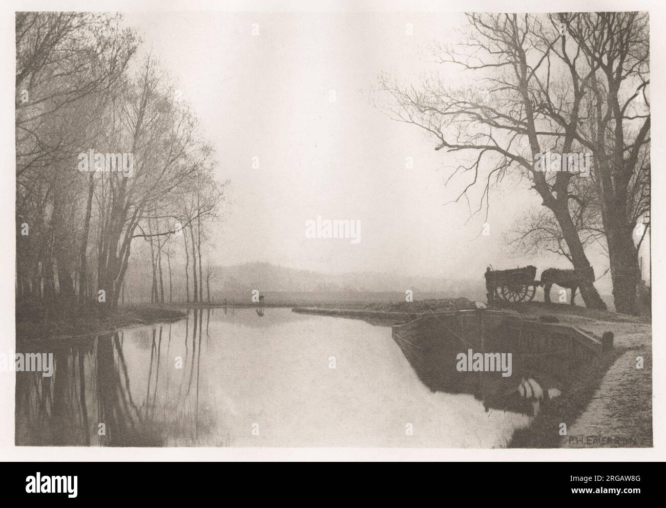 Photographie du 19e siècle/1900 par Peter Henry Emerson. Emerson était un écrivain et photographe britannique. Ses photographies sont des exemples précoces de la promotion de la photographie directe comme forme d'art. Il est connu pour prendre des photos qui ont exposé des cadres ruraux et pour ses disputes avec l'établissement photographique au sujet du but et de la signification de la photographie. Scène de la banque Rivweer, Norfolk ? Banque D'Images