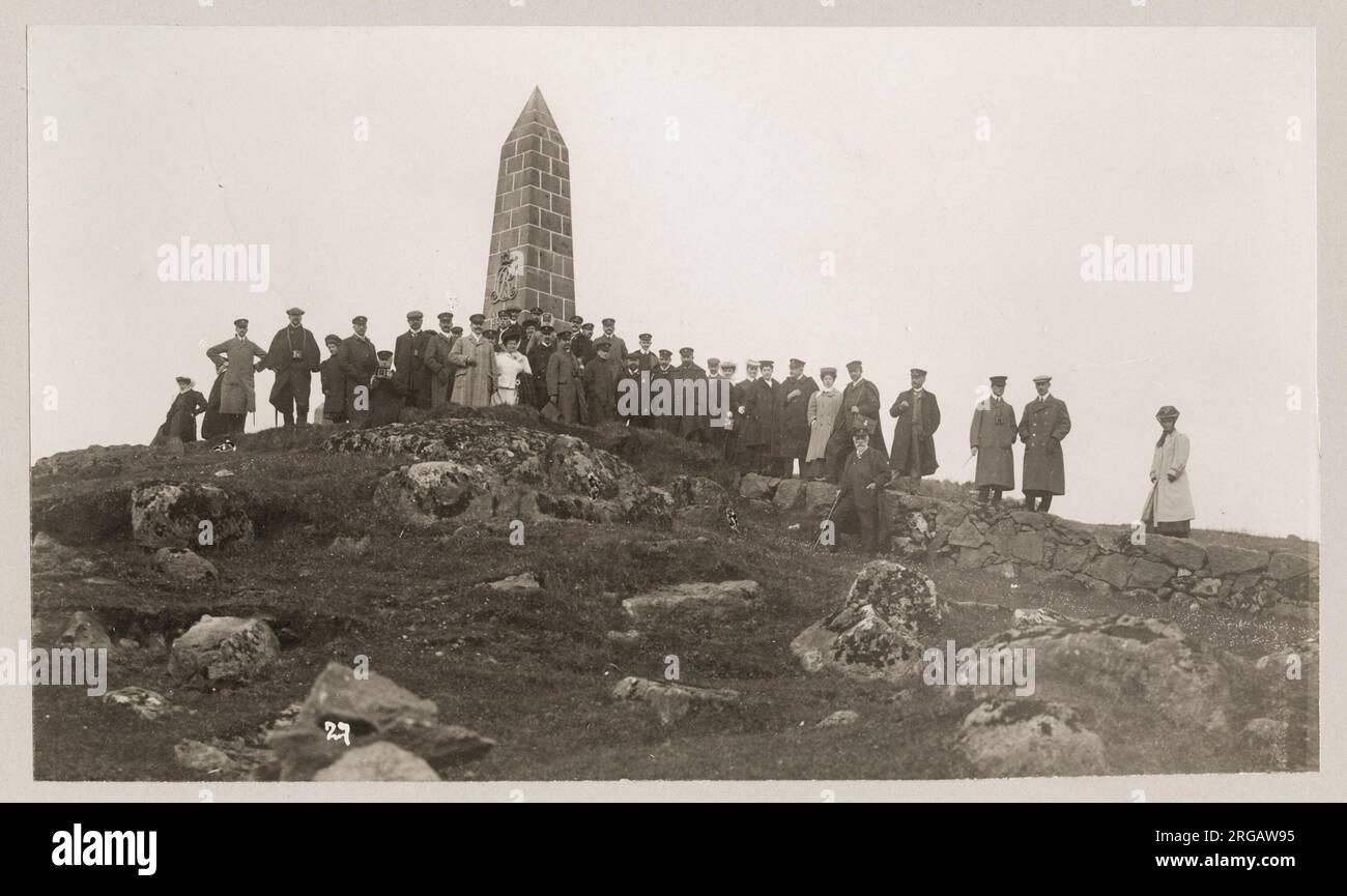 Vintage c.1900 photographie : obélisque, Thorshavn, Îles Féroé. Obélisque de basalte érigé en 1882 pour commémorer la visite du roi danois Christian IXÃ¢Â€Â™ aux îles Féroé en 1874. Banque D'Images