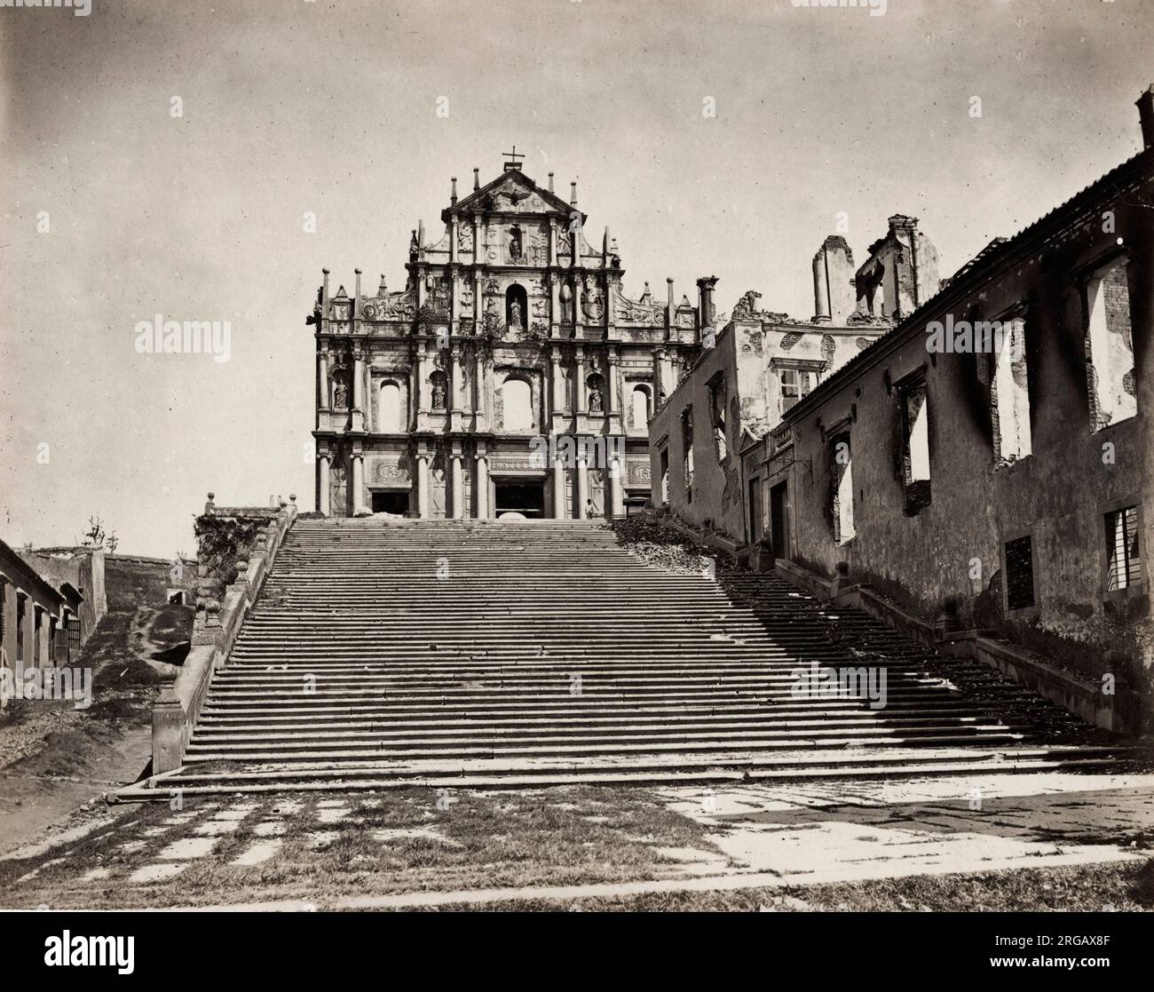 Photographie vintage du 19e siècle - les ruines de Saint-Paul sont les ruines d'un complexe religieux catholique du 17e siècle à Santo Antonio, Macao, Chine. Banque D'Images