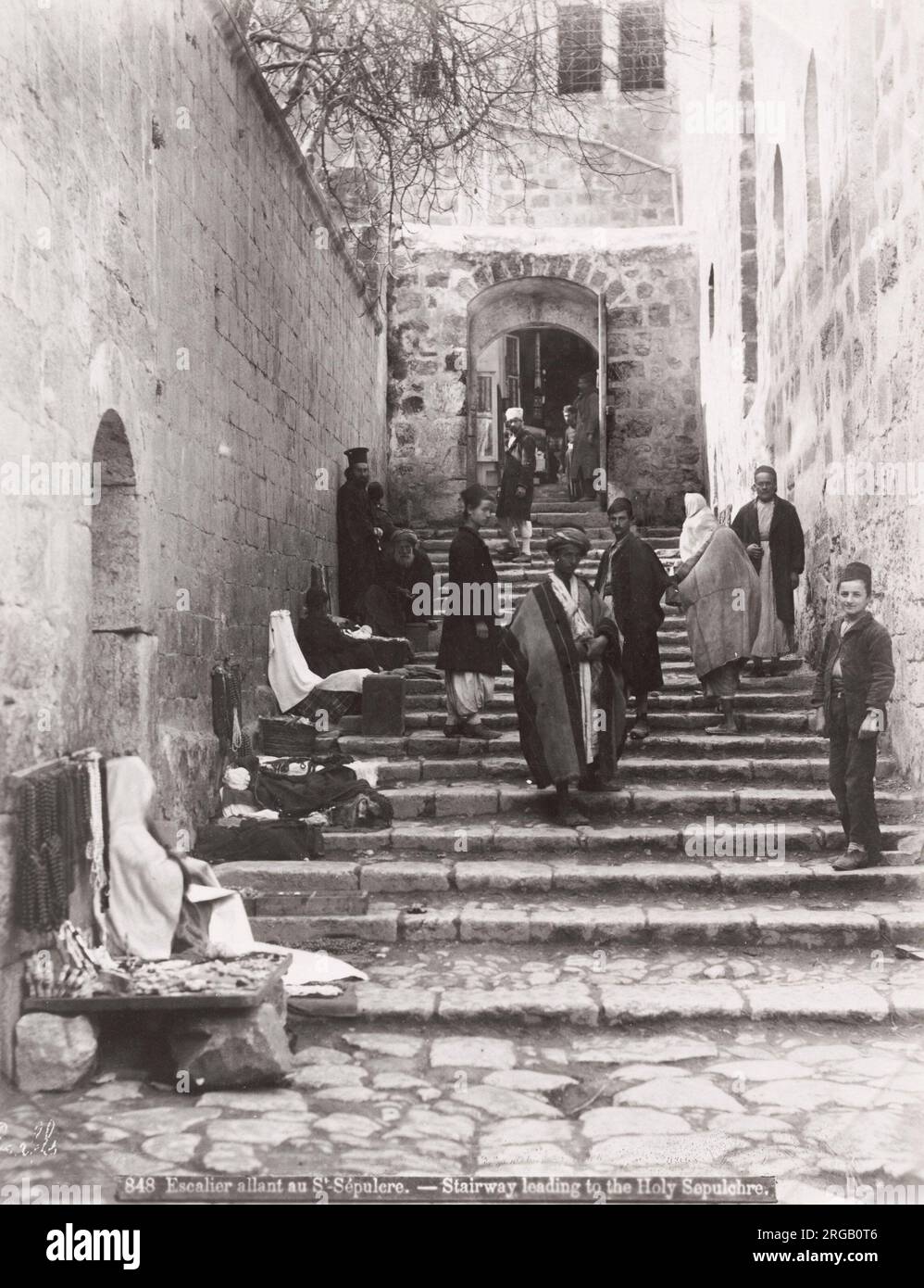 Photographie de la fin du XIXe siècle : escalier de l'église du Saint-Sépulcre, Jérusalem, Palestine, Israël moderne. Banque D'Images