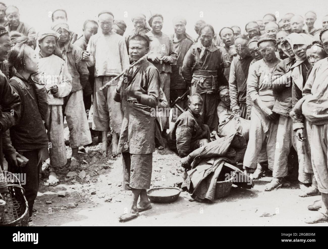 Photo du début du XXe siècle : la vie quotidienne, les ouvriers agricoles paysans chinois, Chine Banque D'Images