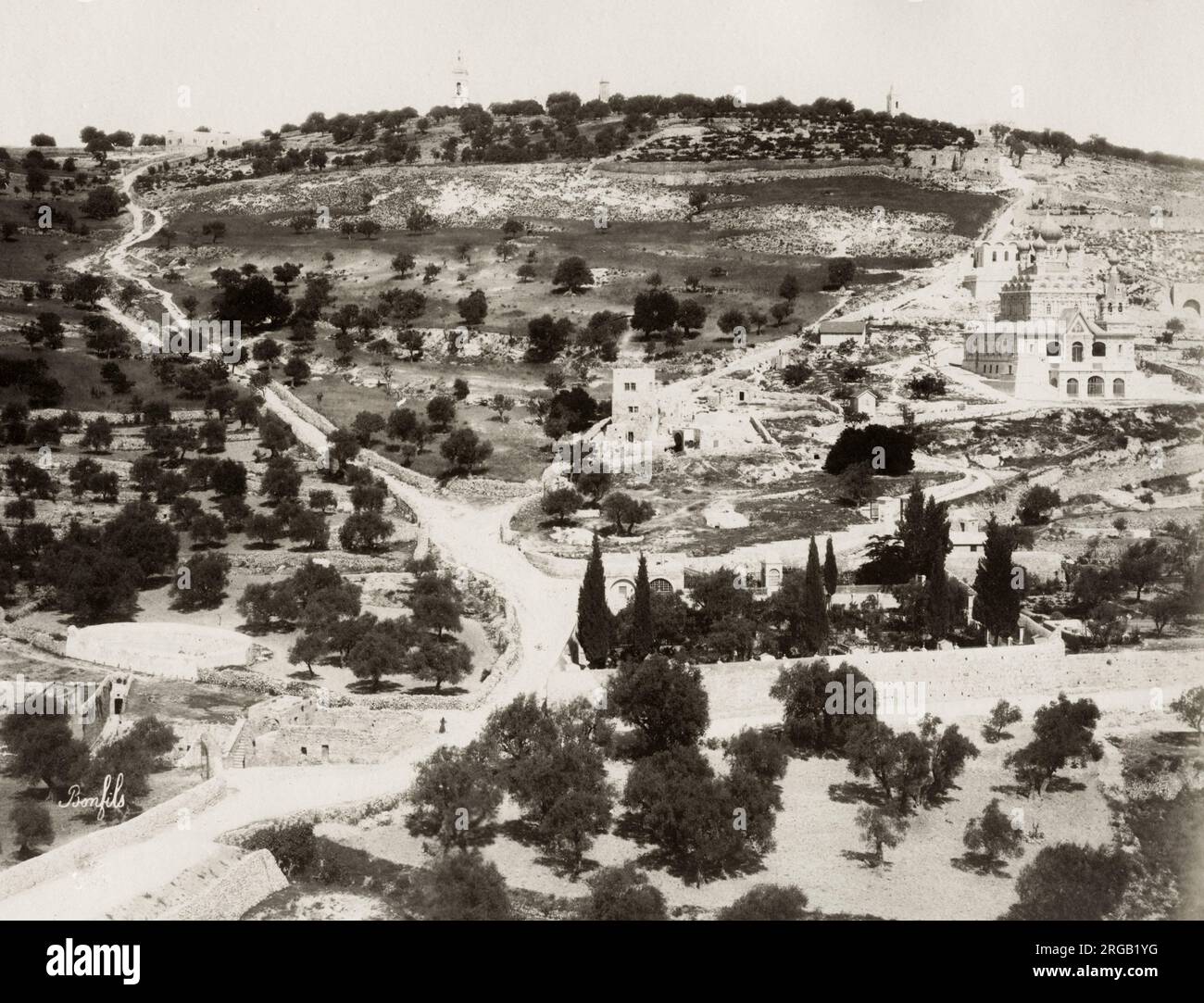 Photographie d'époque du 19th siècle : le Mont des oliviers ou le Mont Olivet est une crête de montagne à l'est et à côté de la vieille ville de Jérusalem. Banque D'Images